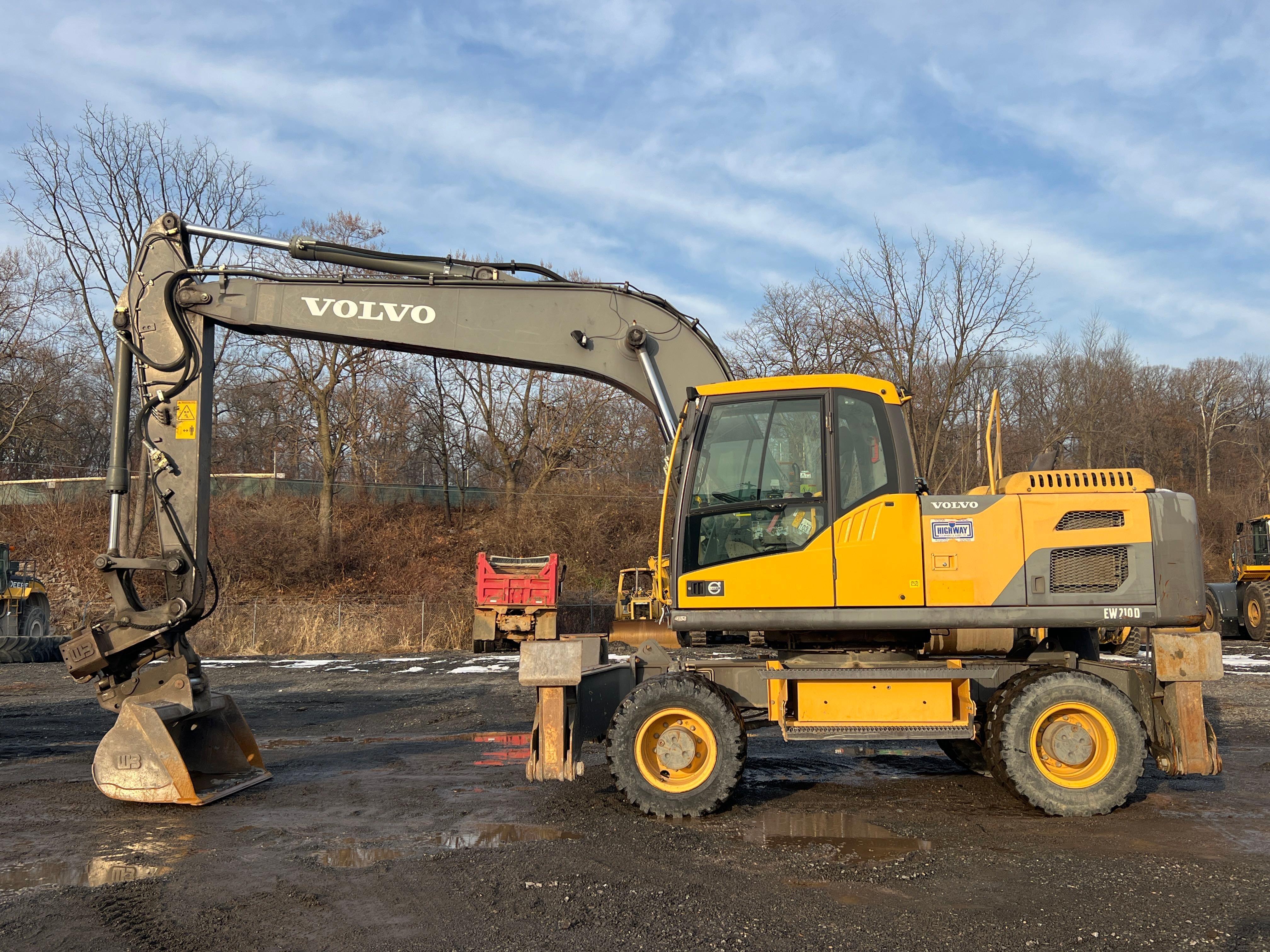 2014 VOLVO EW210D MOBILE EXCAVATOR