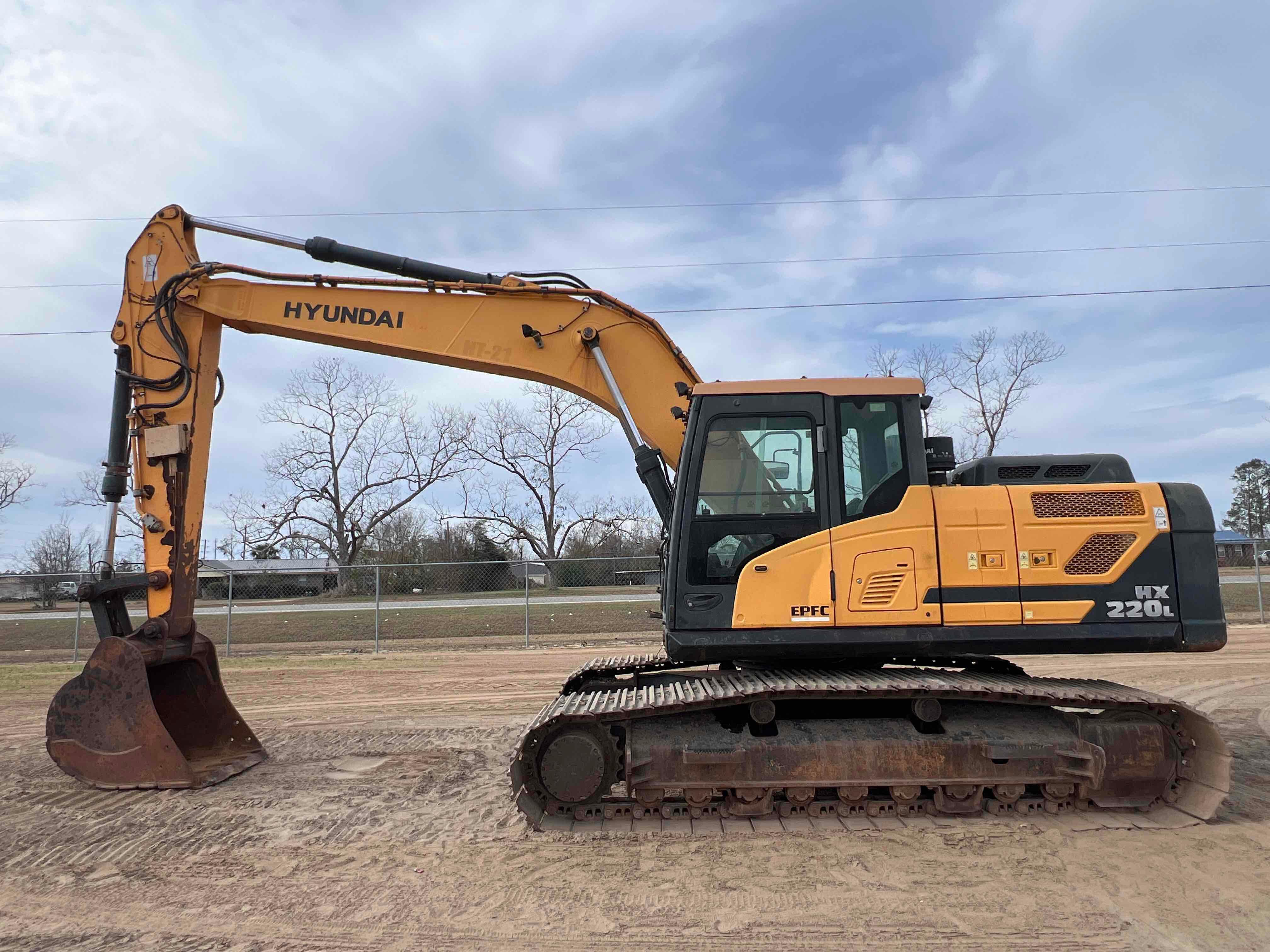 2021 HYUNDAI HX220L EXCAVATOR