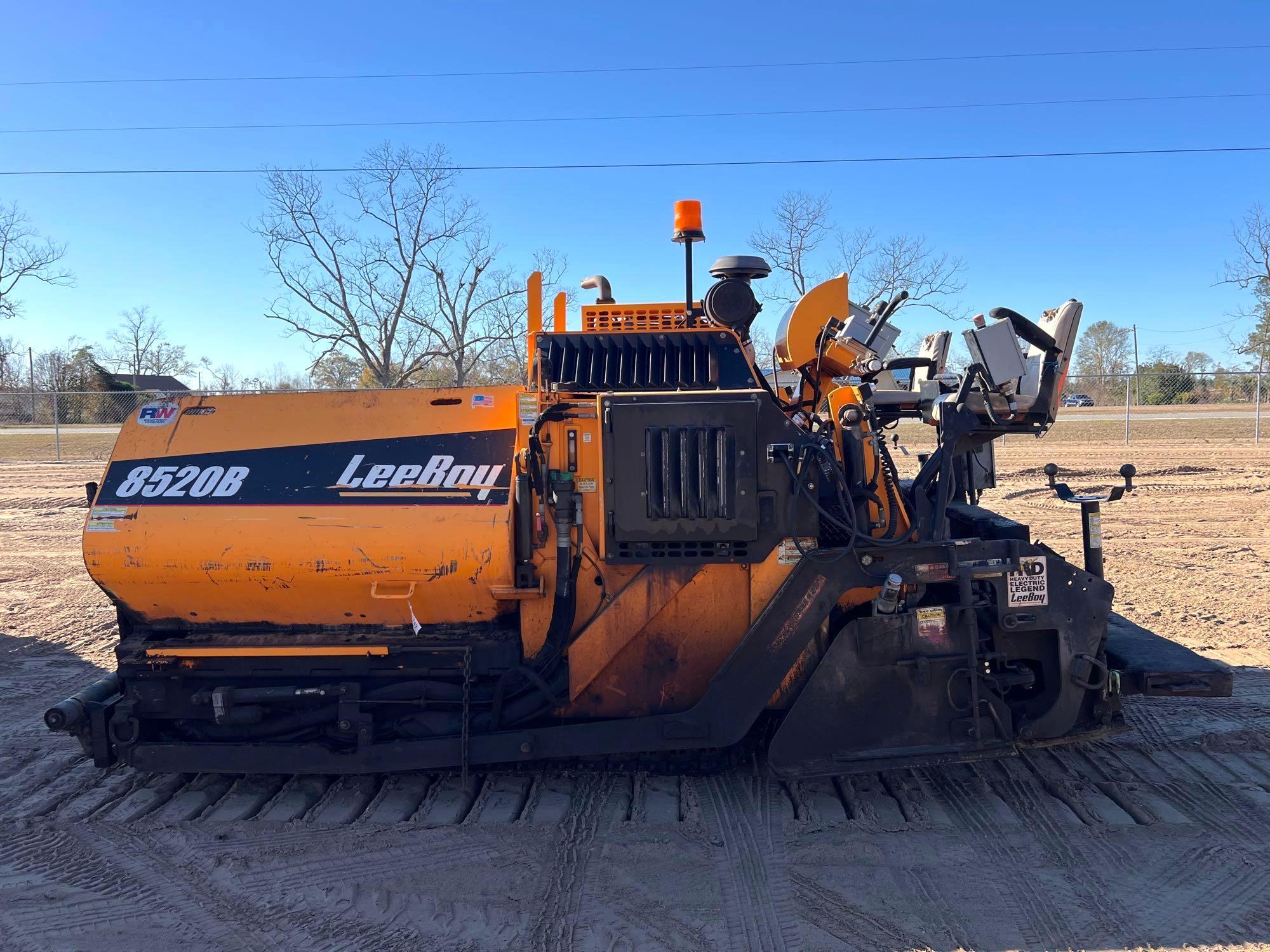 2022 LEEBOY 8520B ASPHALT PAVER