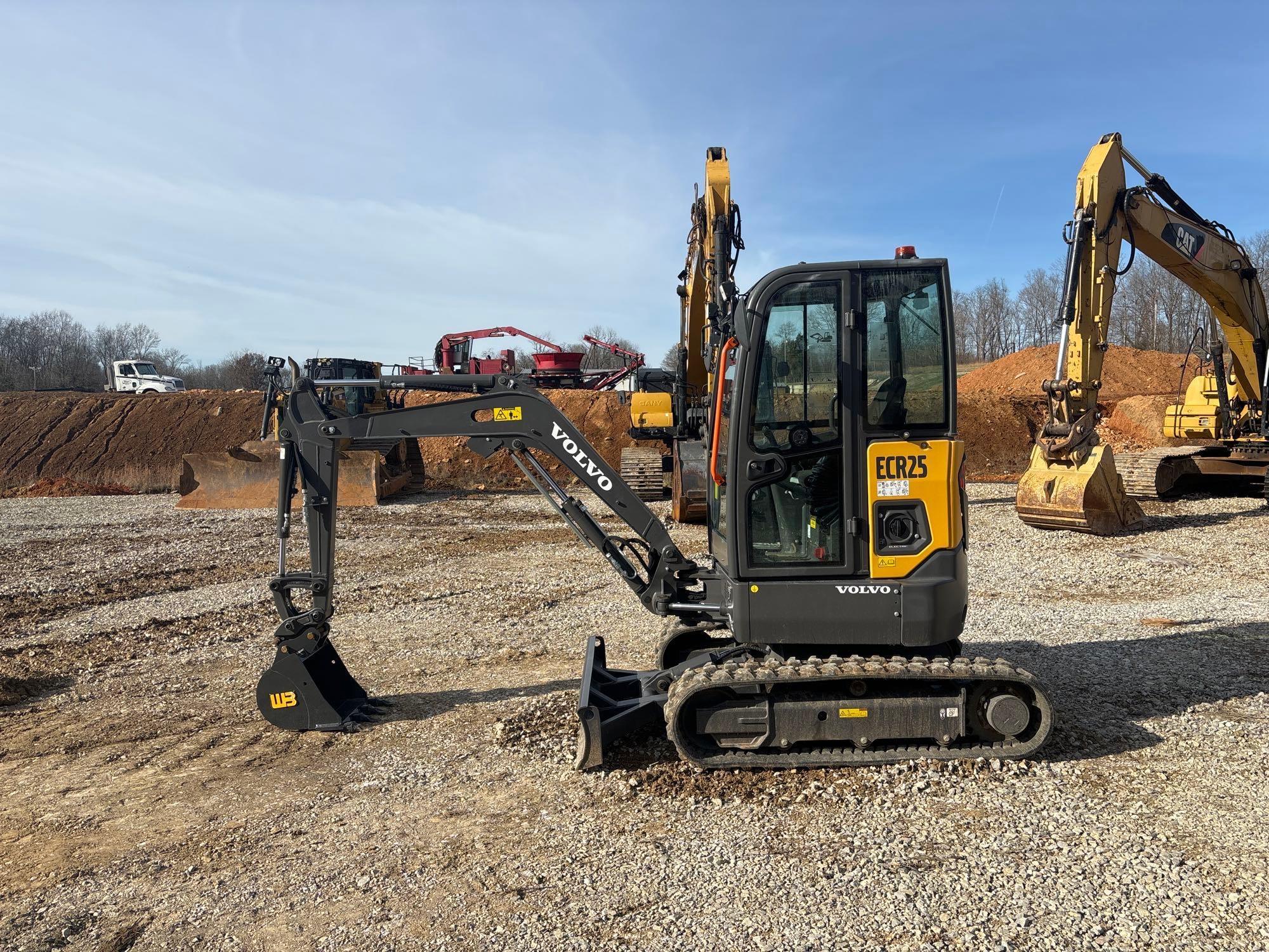 UNUSED 2023 VOLVO ECR25 ELECTRIC EXCAVATOR