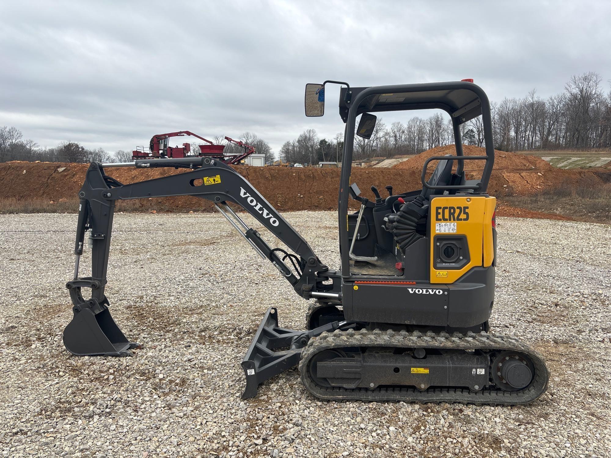 UNUSED 2023 VOLVO ECR25 ELECTRIC EXCAVATOR