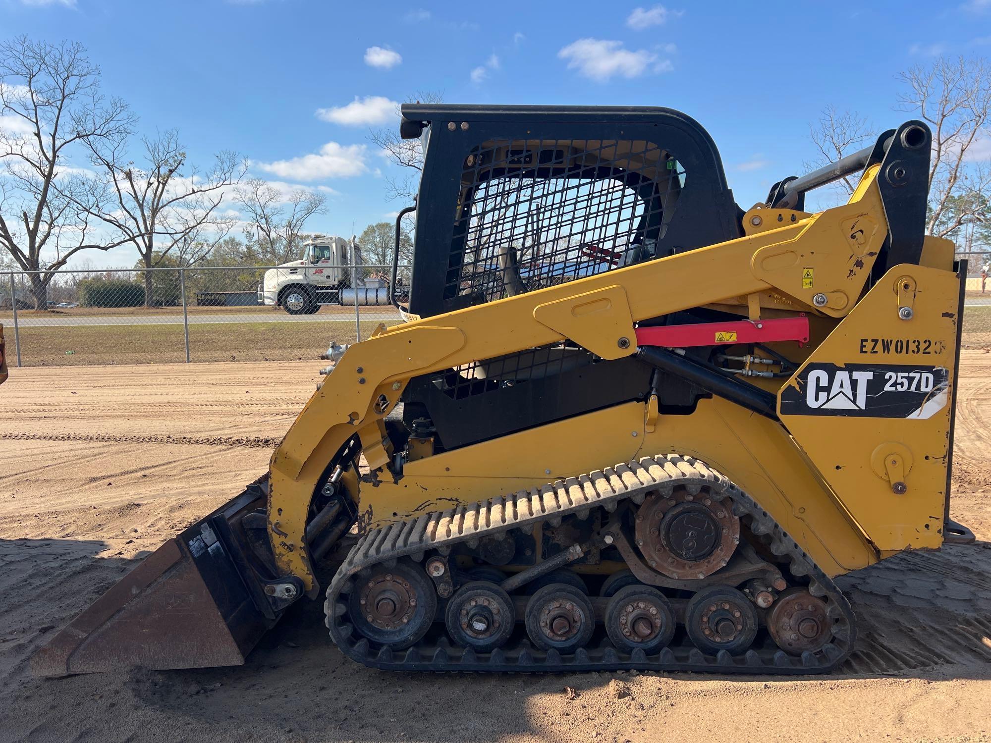 2015 CATERPILLAR 257D SKID STEER