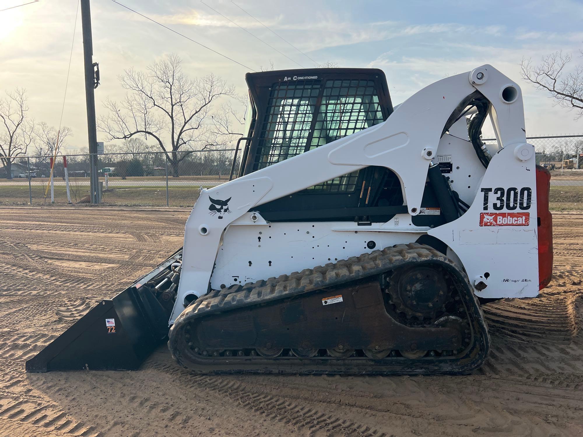 BOBCAT T300 SKID STEER