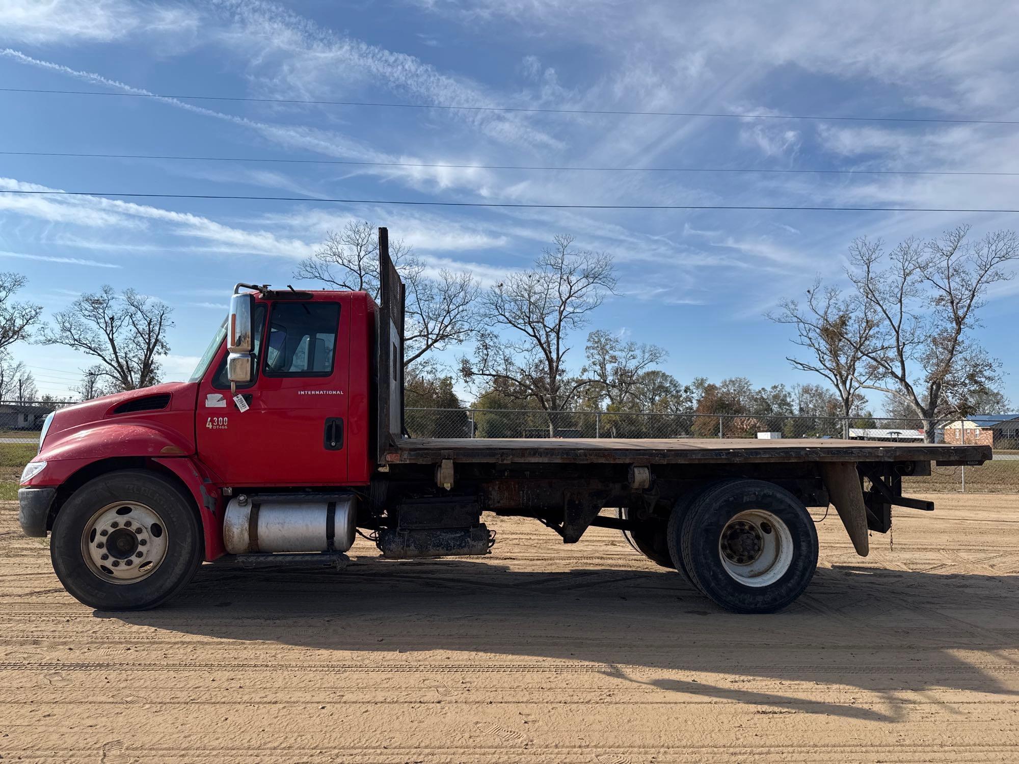 2005 INTERNATIONAL 4300 SBA 4X2 FLATBED DUMP TRUC