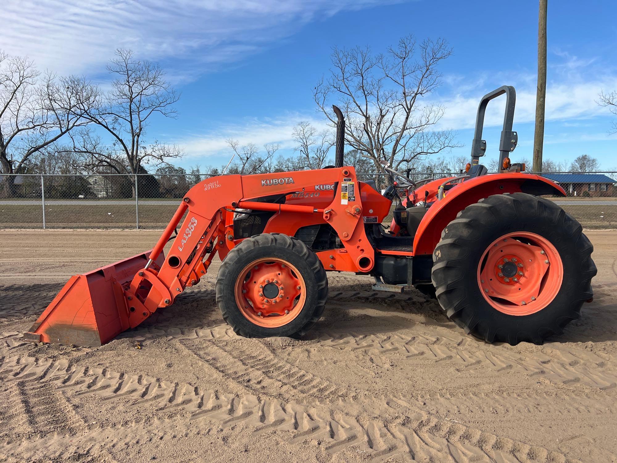 KUBOTA M8540D TRACTOR