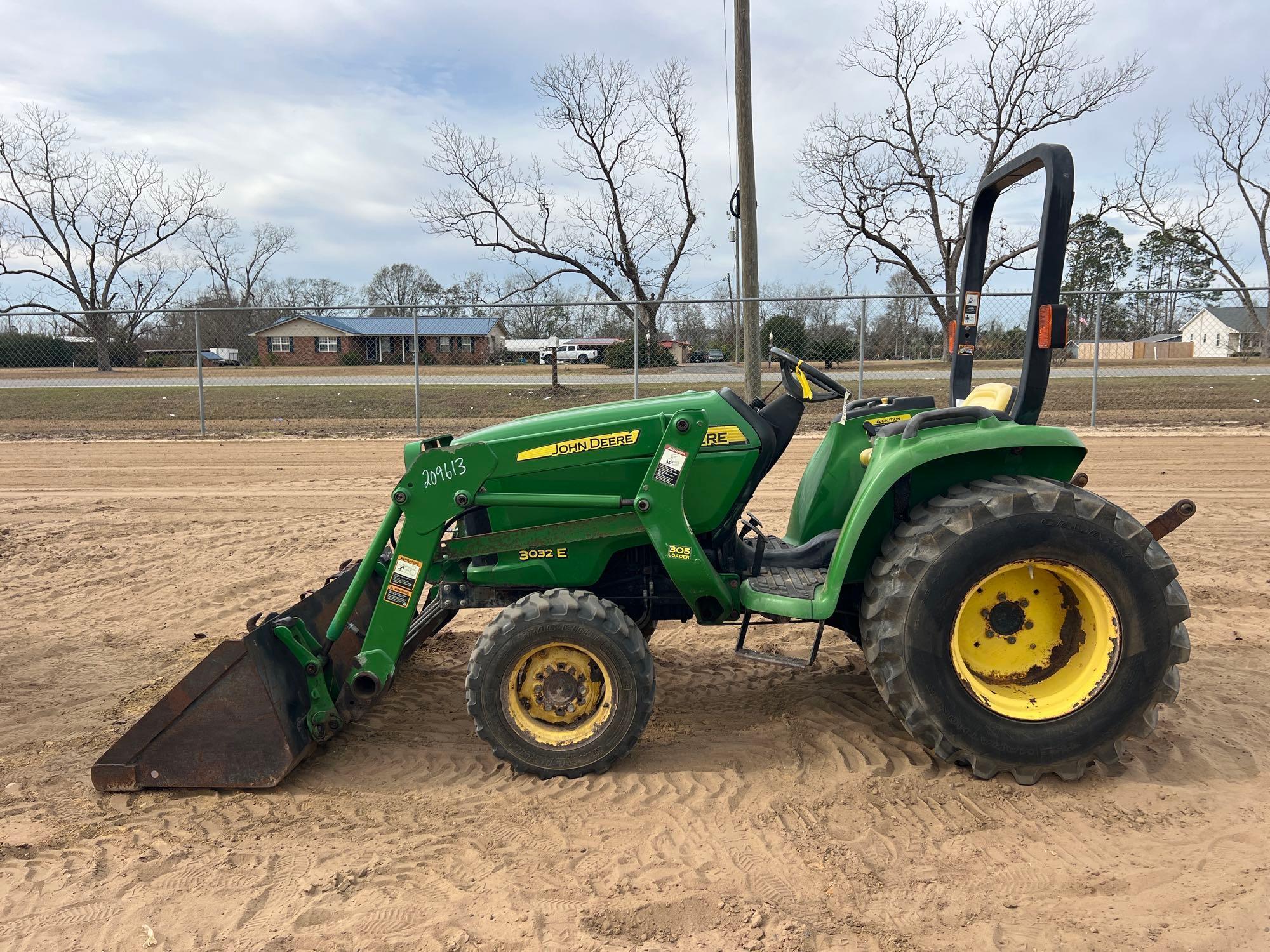 JOHN DEERE 3032E TRACTOR