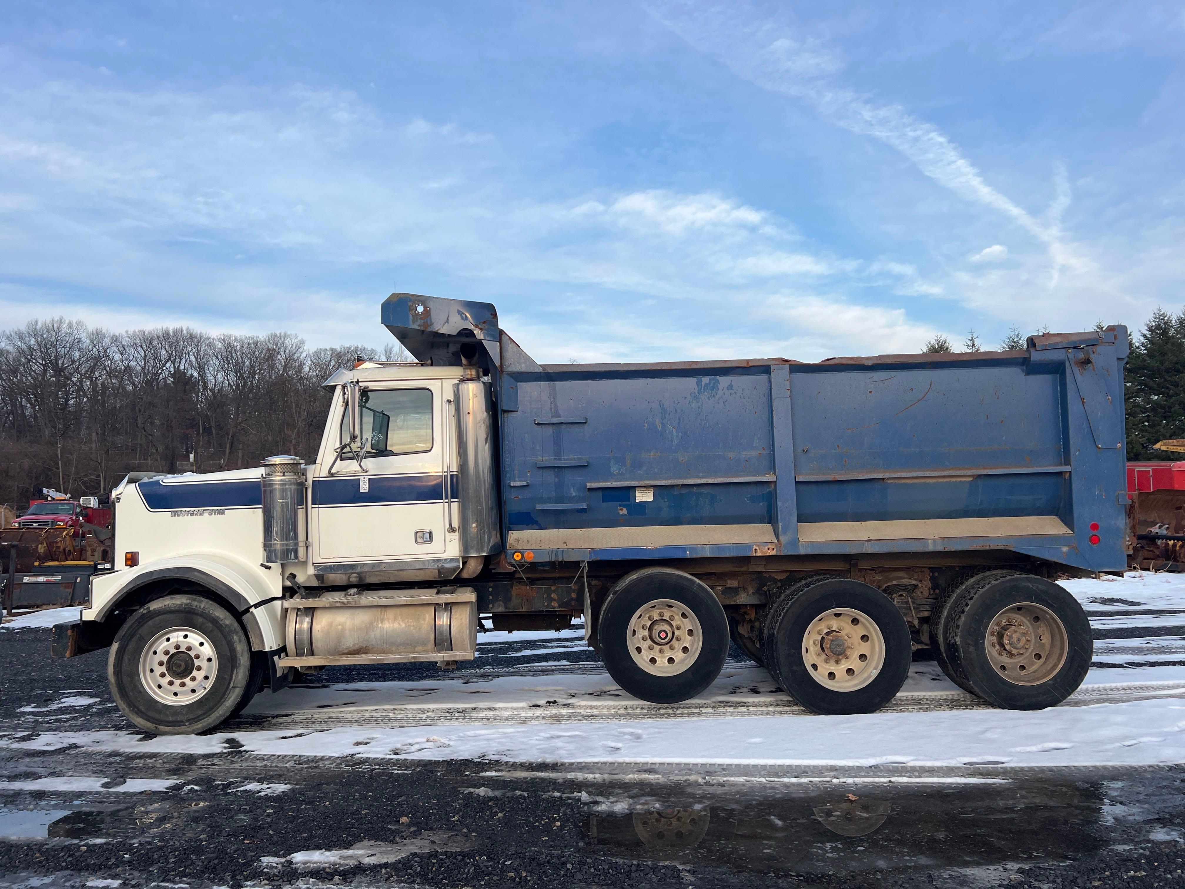 2005 WESTERN STAR DUMP TRUCK