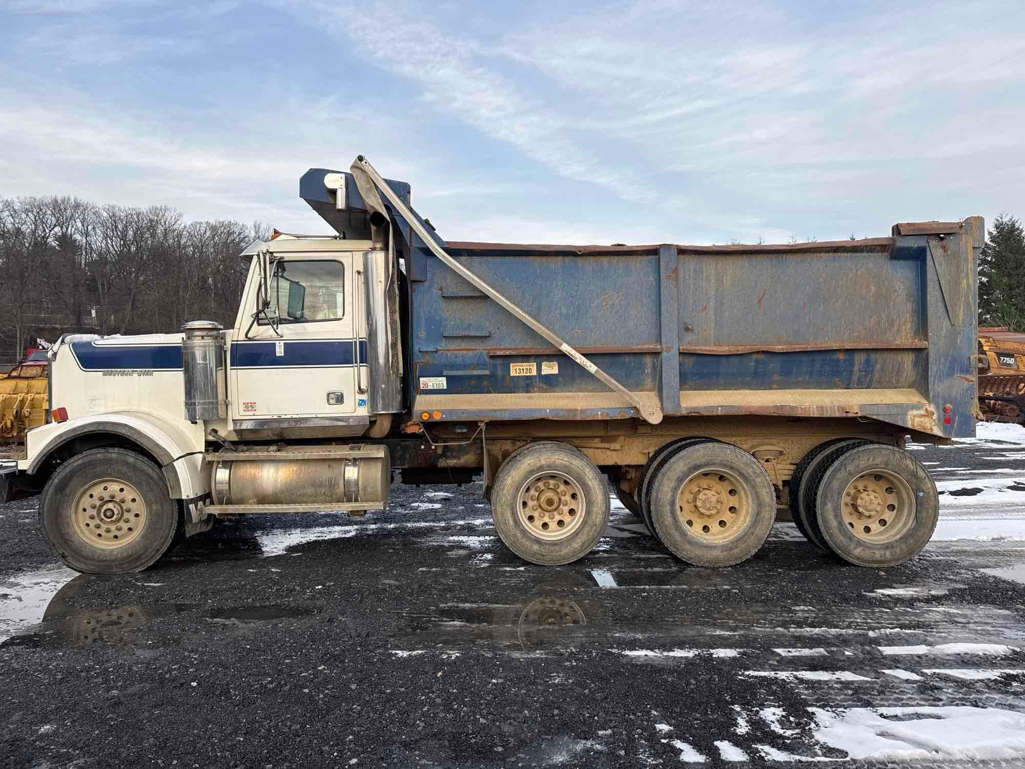 2005 WESTERN STAR DUMP TRUCK