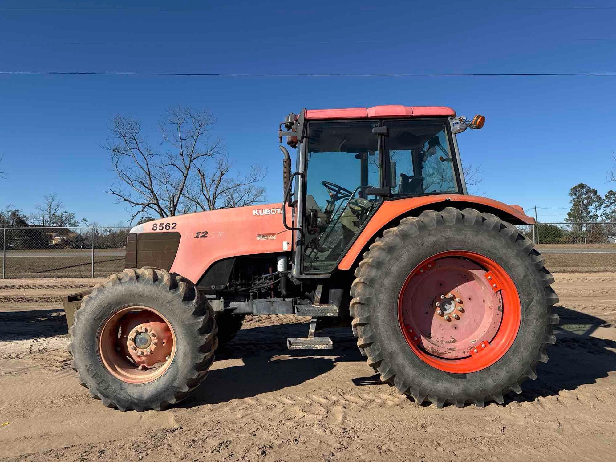 KUBOTA M125X TRACTOR