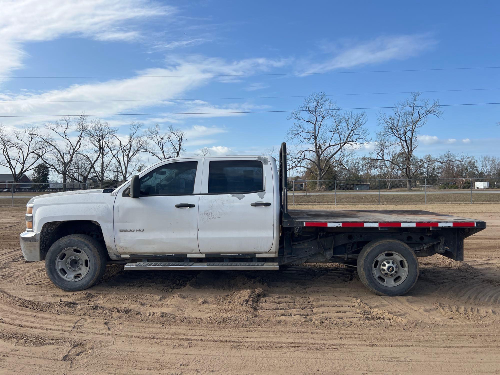 2015 CHEVROLET 2500 HD CREW CAB FLATBED TRUCK
