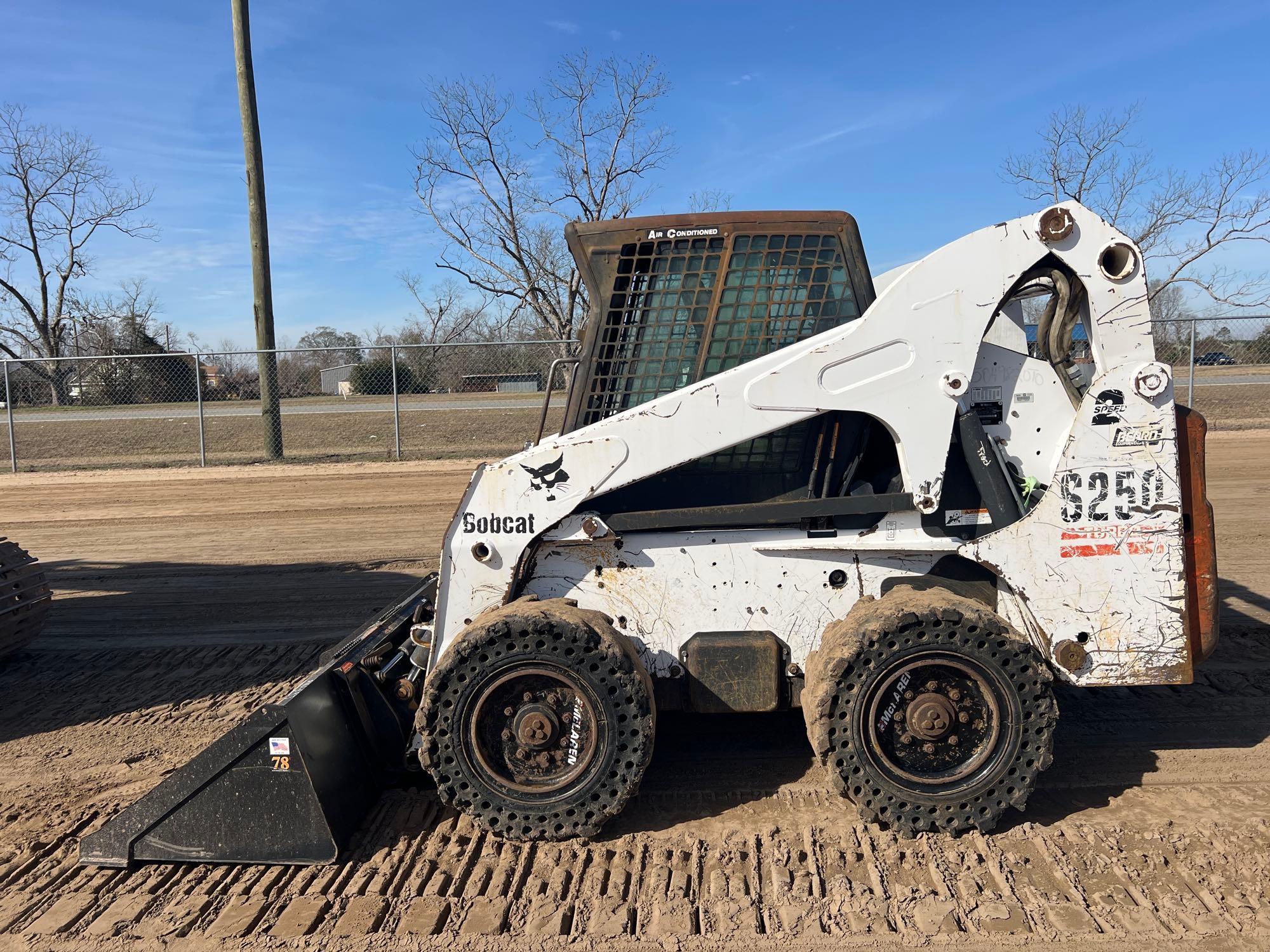 BOBCAT S250 TURBO SKID STEER