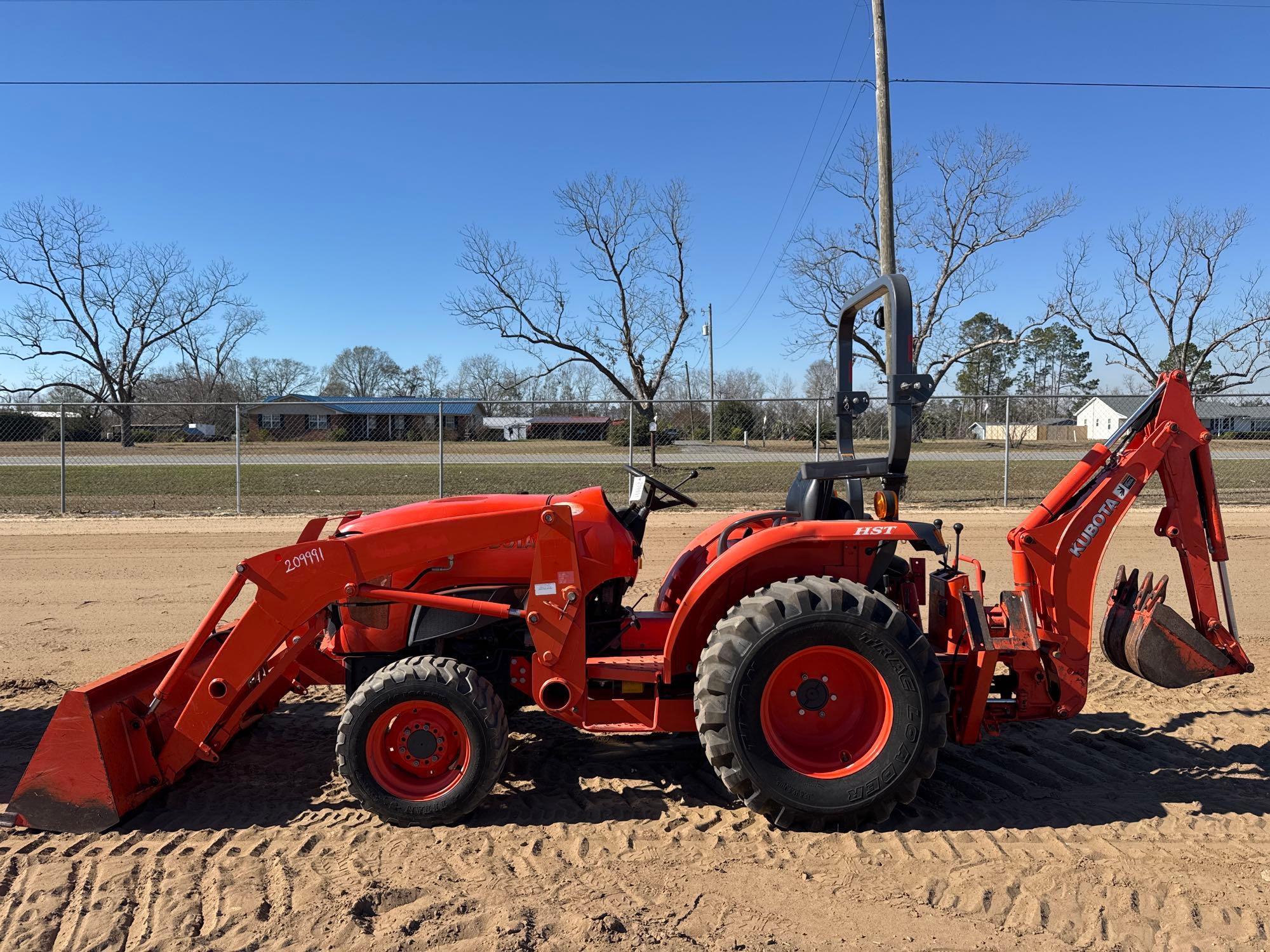 KUBOTA L3301 TRACTOR