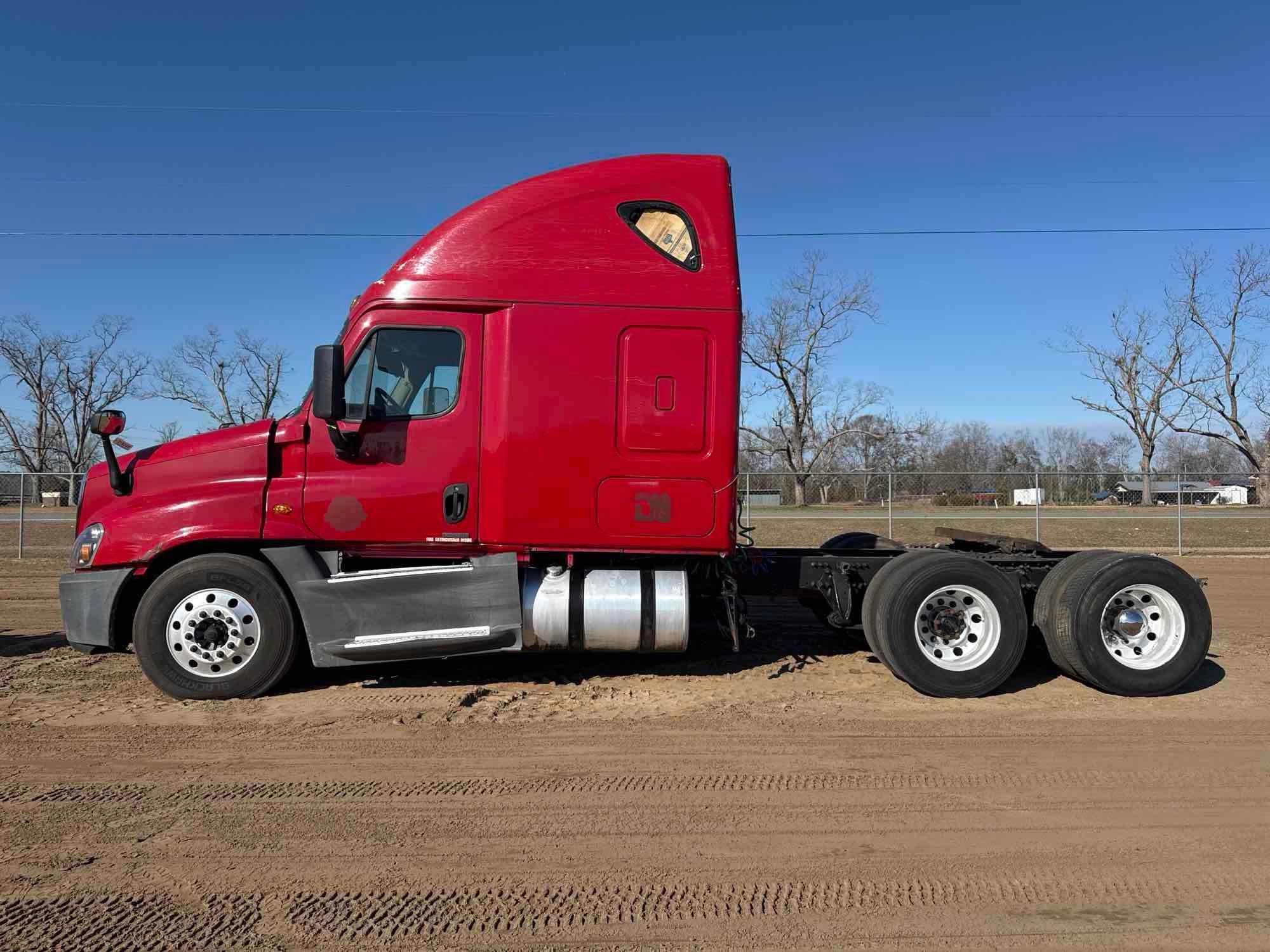 2015 FREIGHTLINER CASCADIA ROAD TRACTOR