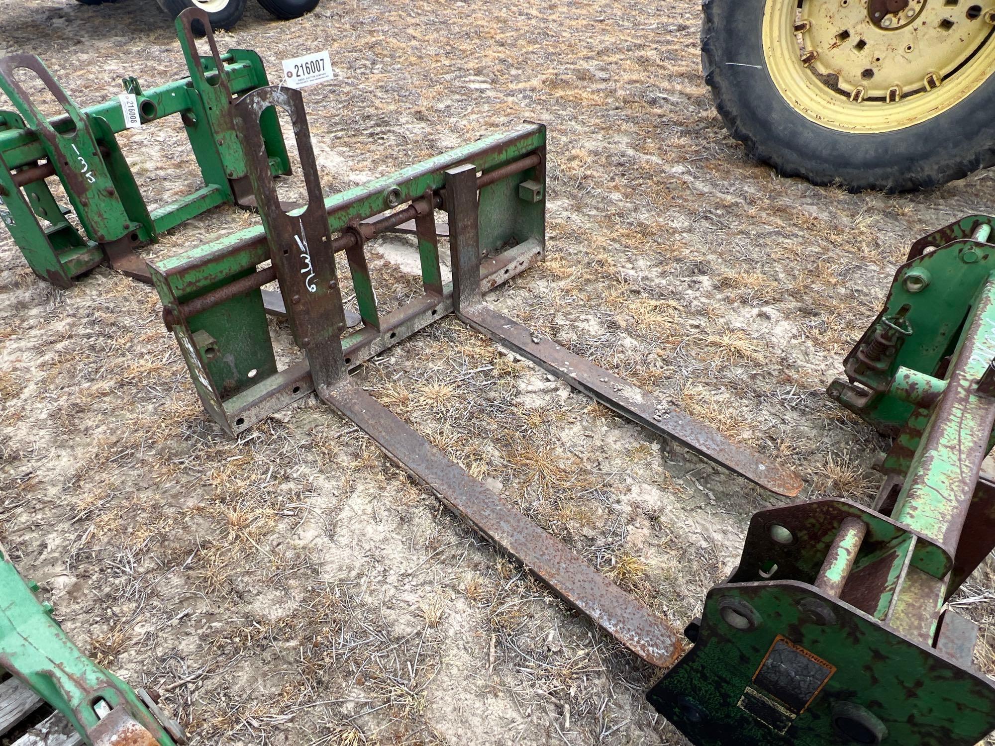 JOHN DEERE QUICK ATTACH PALLET FORKS