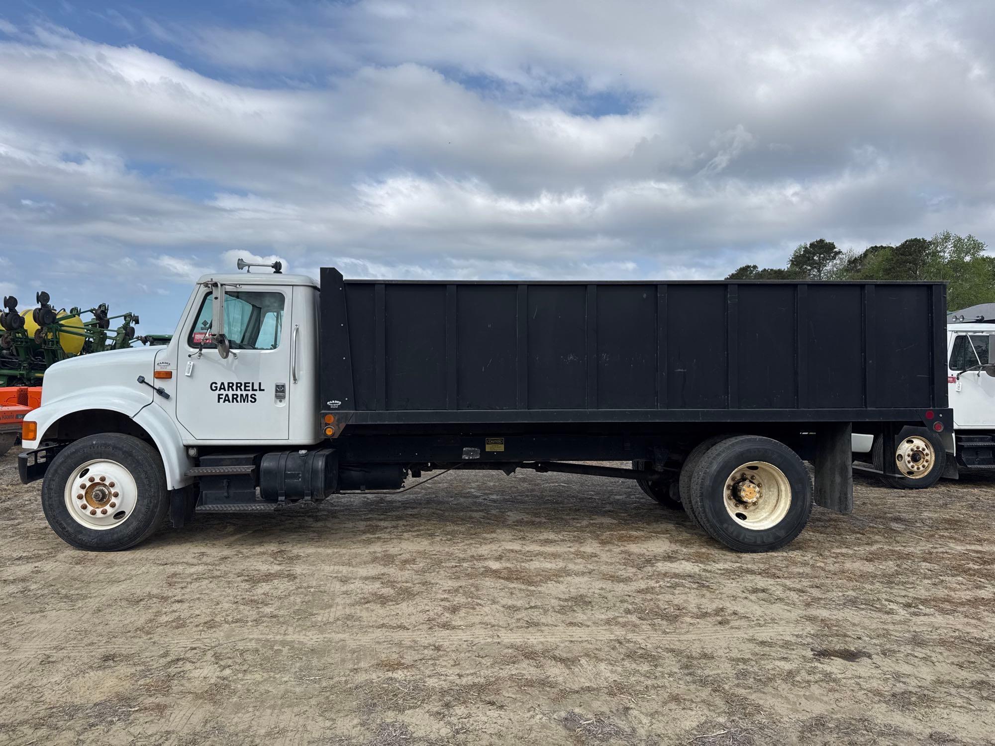 1999 INTERNATIONAL 4700 - 6 WHEEL GRAIN TRUCK