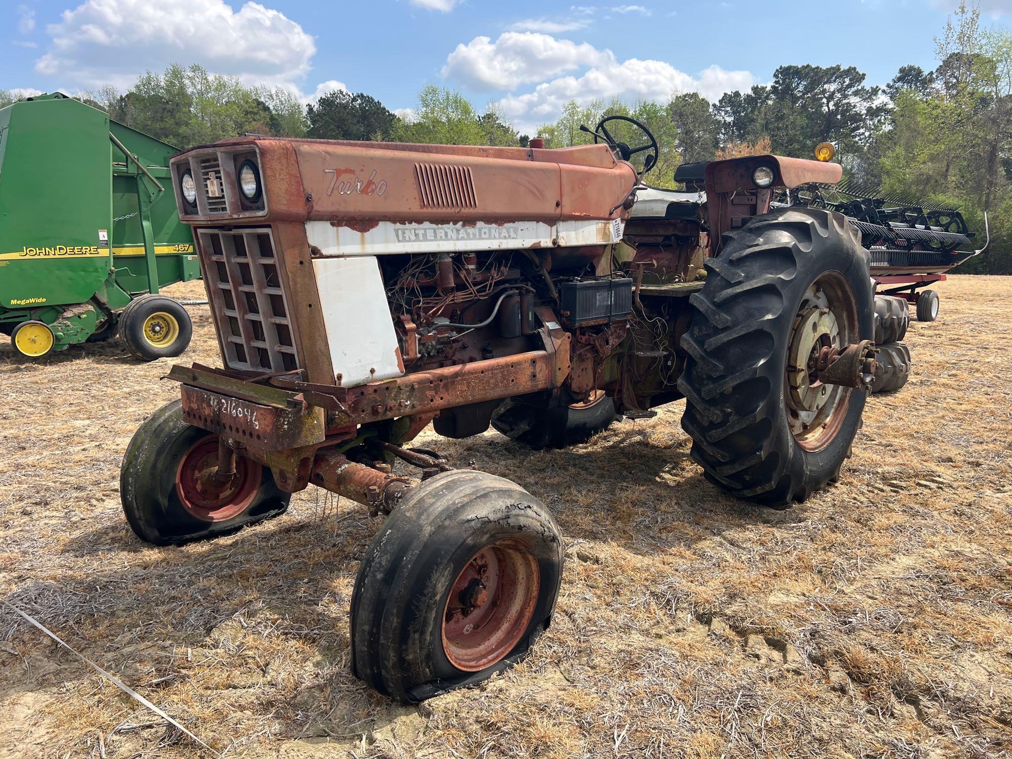 (INOP) INTERNATIONAL 1066 TRACTOR