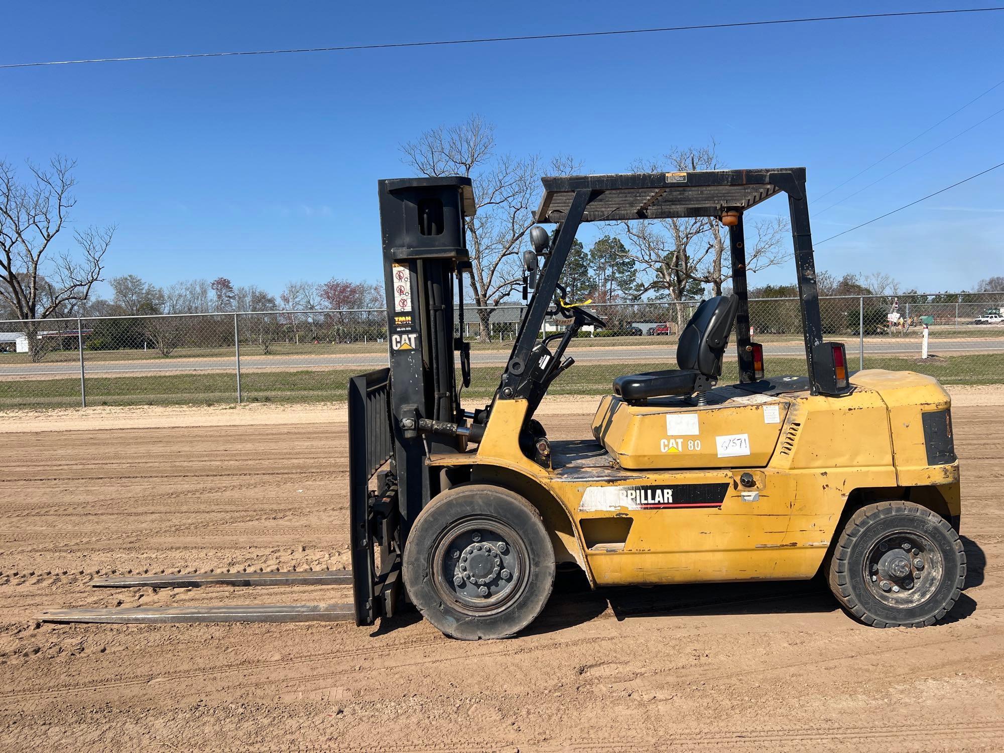 CATERPILLAR DP40 STRAIGHT MAST FORKLIFT
