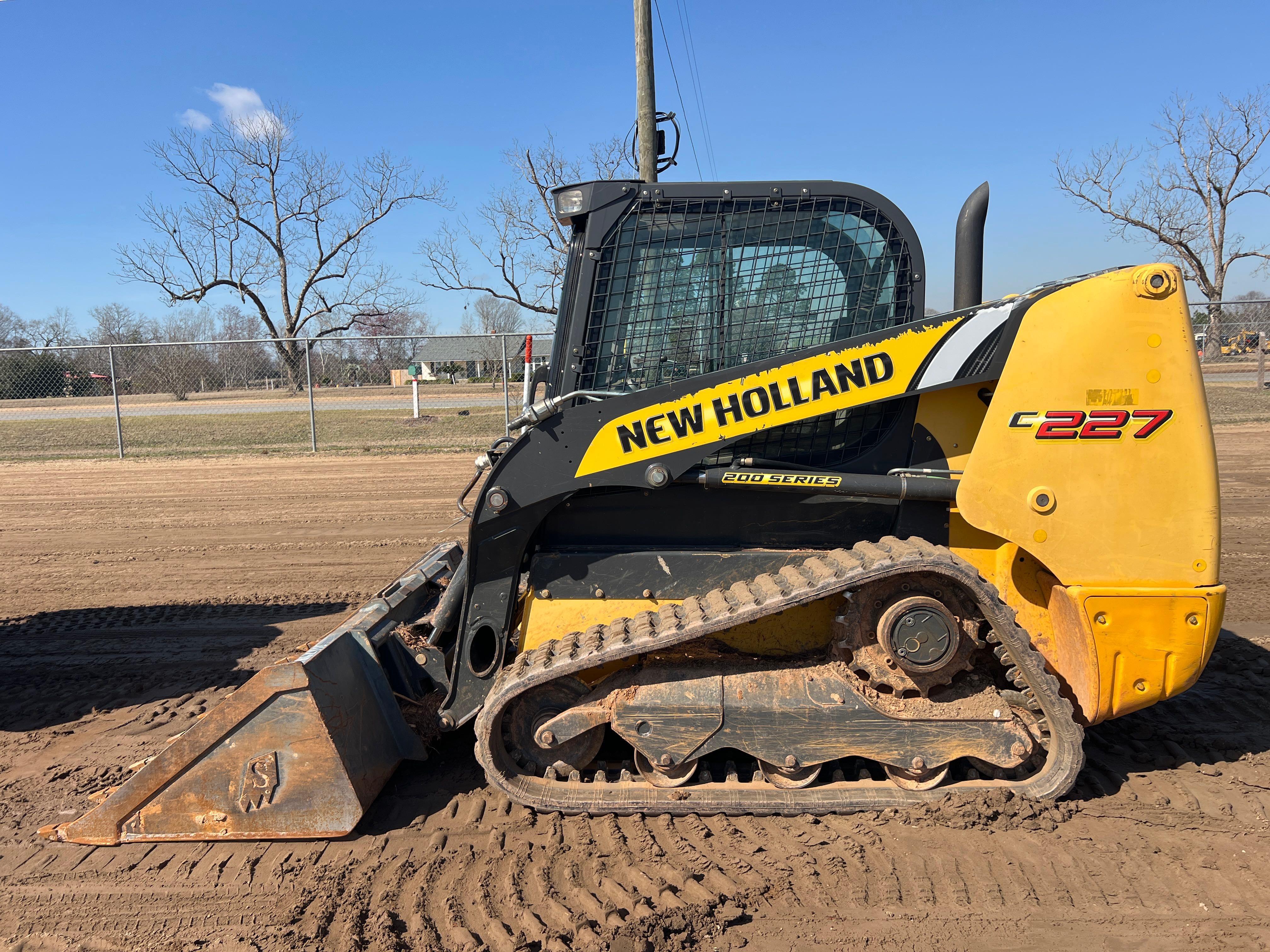 NEW HOLLAND C227 SKID STEER