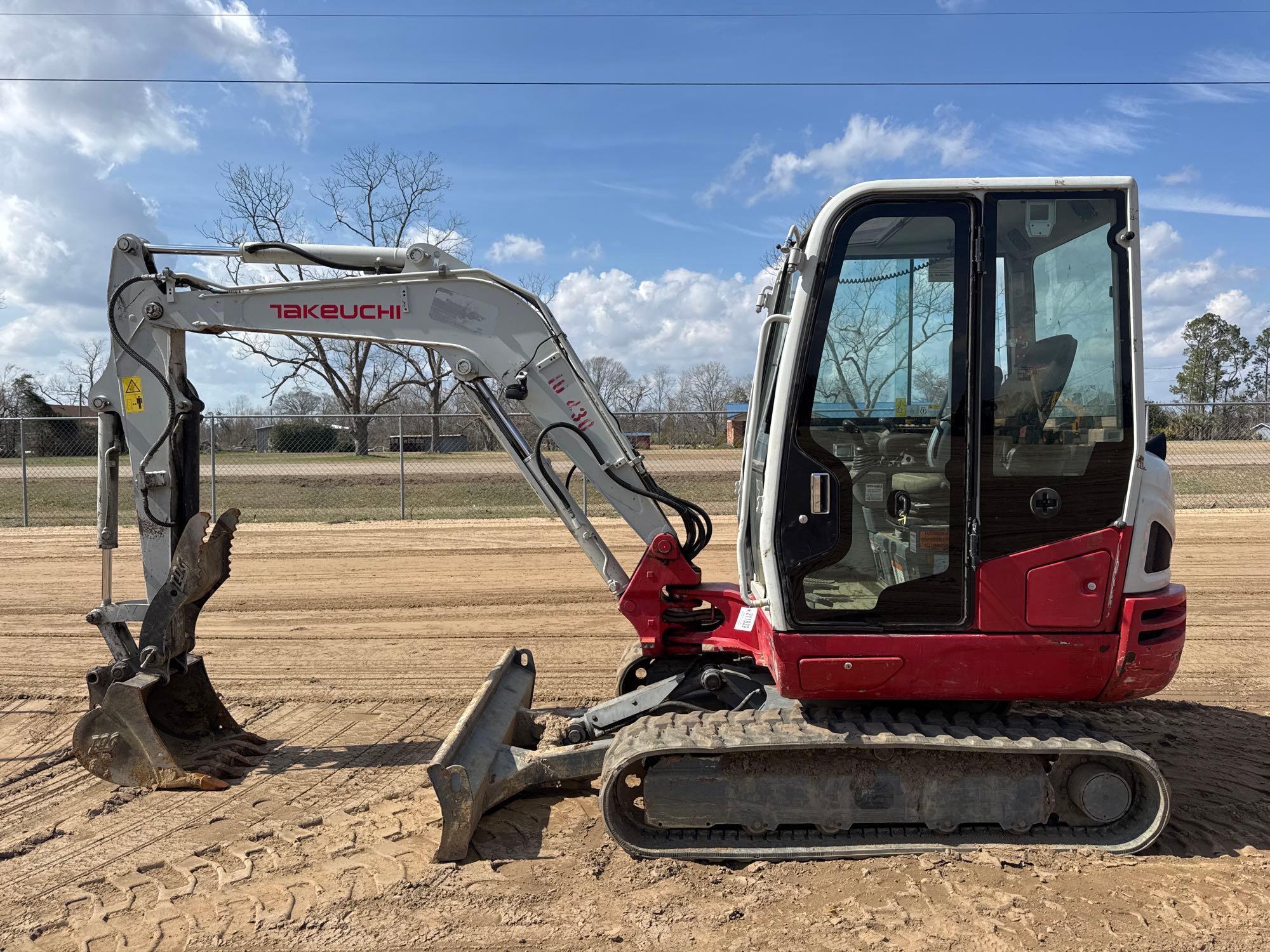 2021 TAKEUCHI TB240 EXCAVATOR