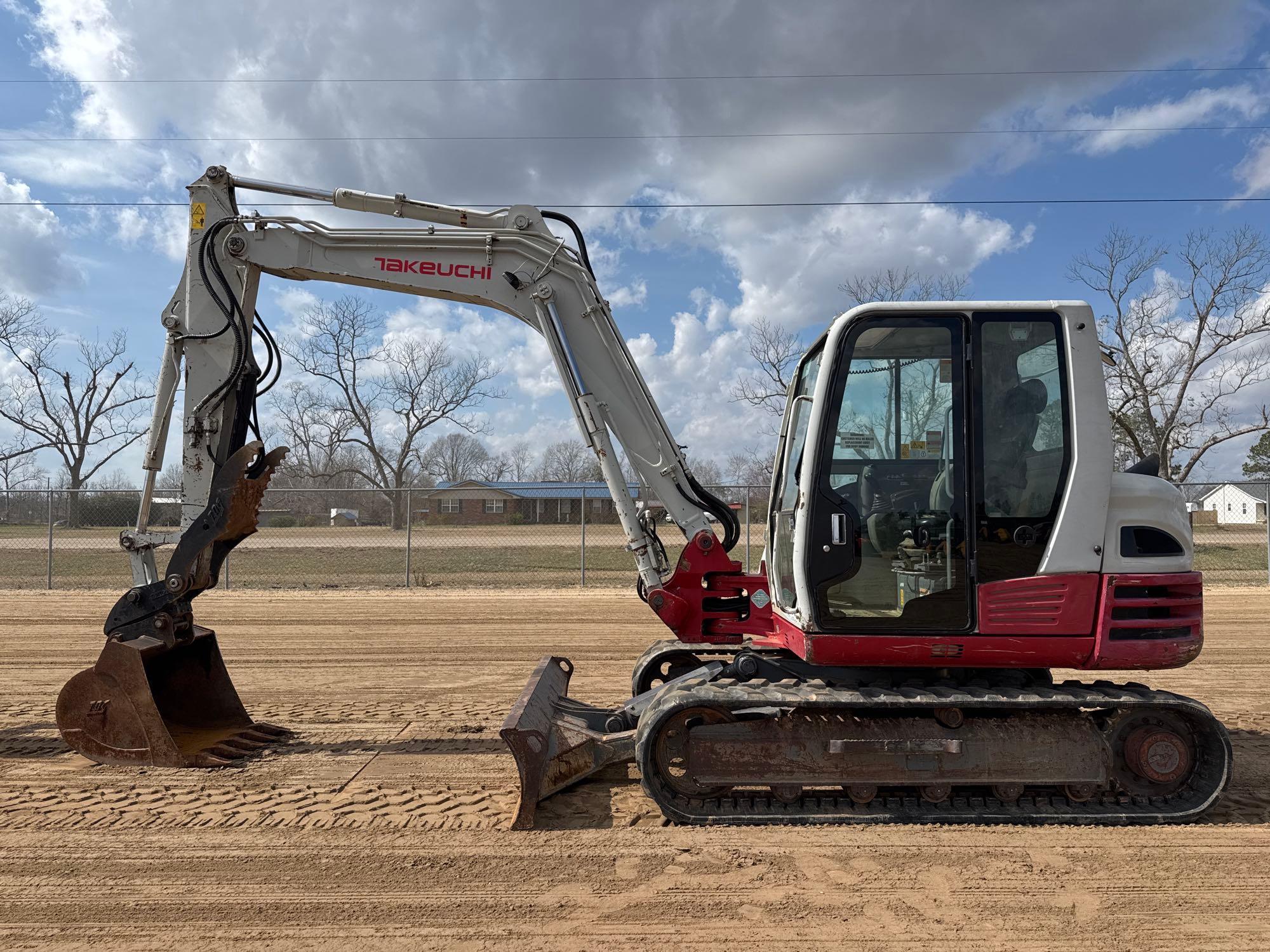 TAKEUCHI TB290 EXCAVATOR