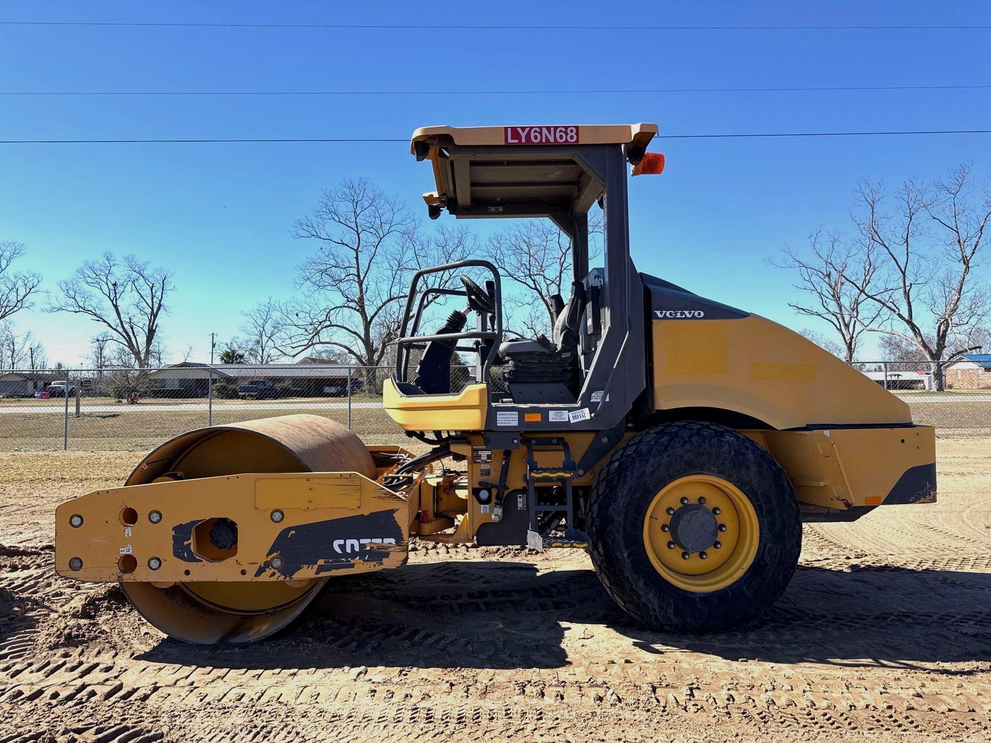 2018 VOLVO SD75B SMOOTH DRUM ROLLER