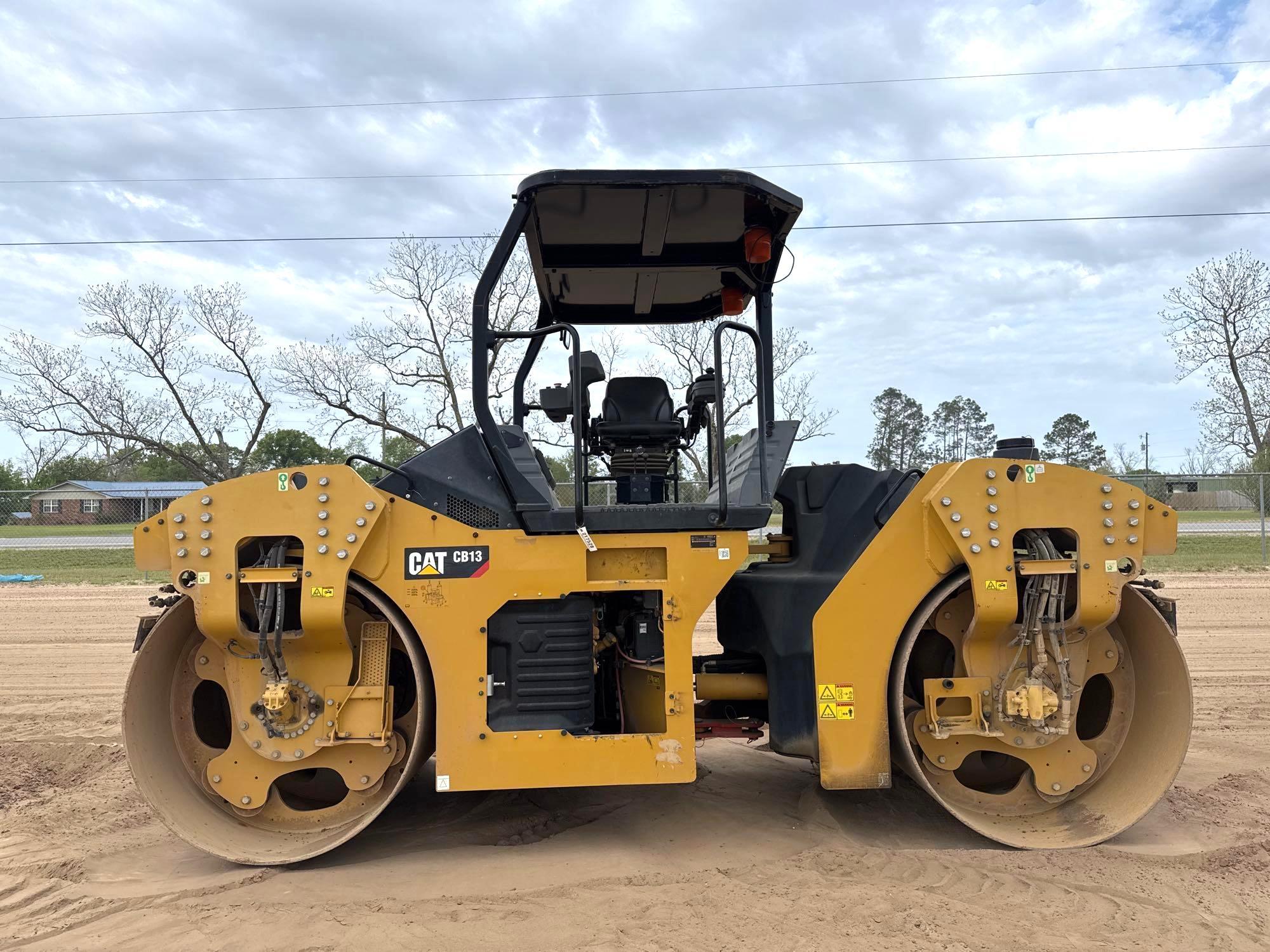 2018 CATERPILLAR CB13 DOUBLE DRUM ROLLER