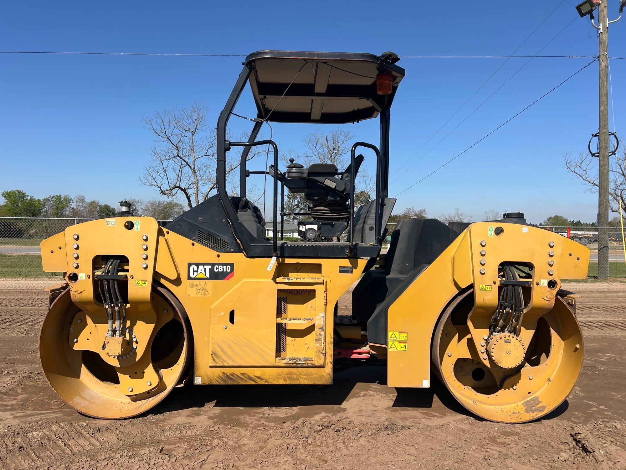 2018 CATERPILLAR CB10 DOUBLE DRUM ROLLER