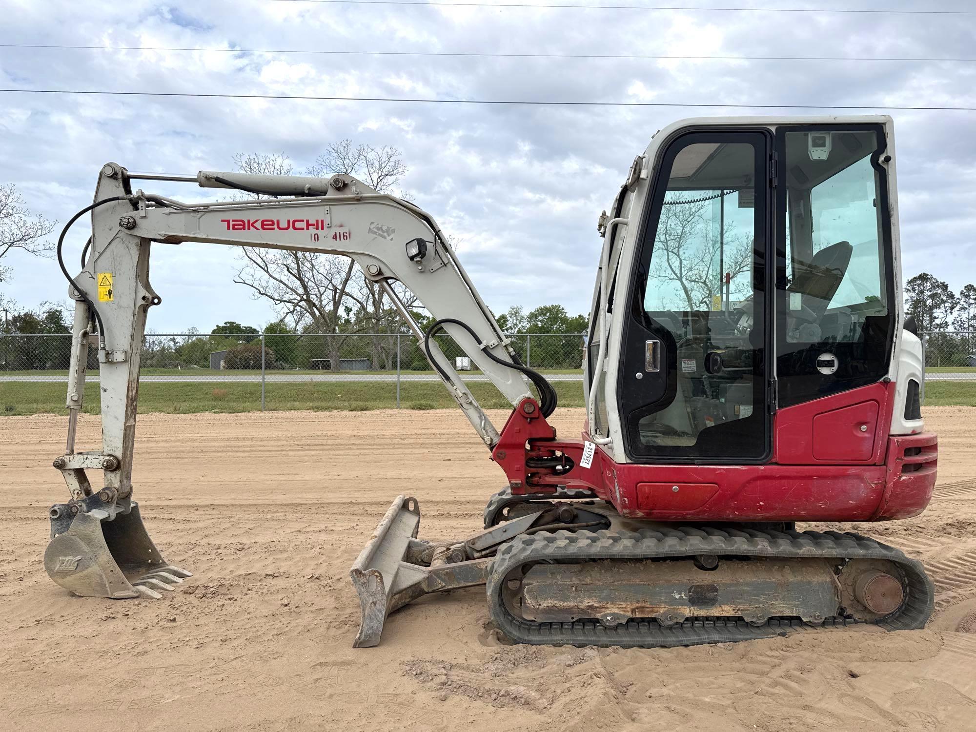 2020 TAKEUCHI TB240 EXCAVATOR