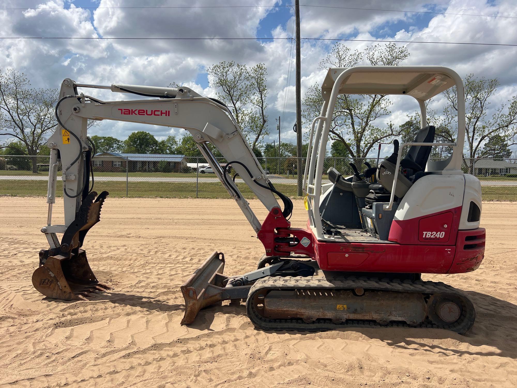 2018 TAKEUCHI 7B240 EXCAVATOR