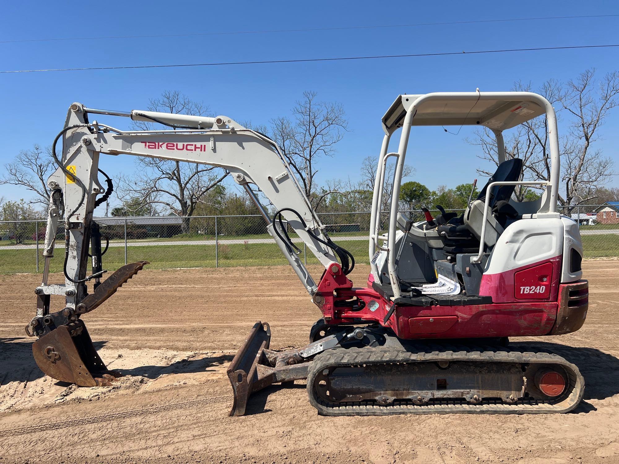 2016 TAKEUCHI TB240 EXCAVATOR