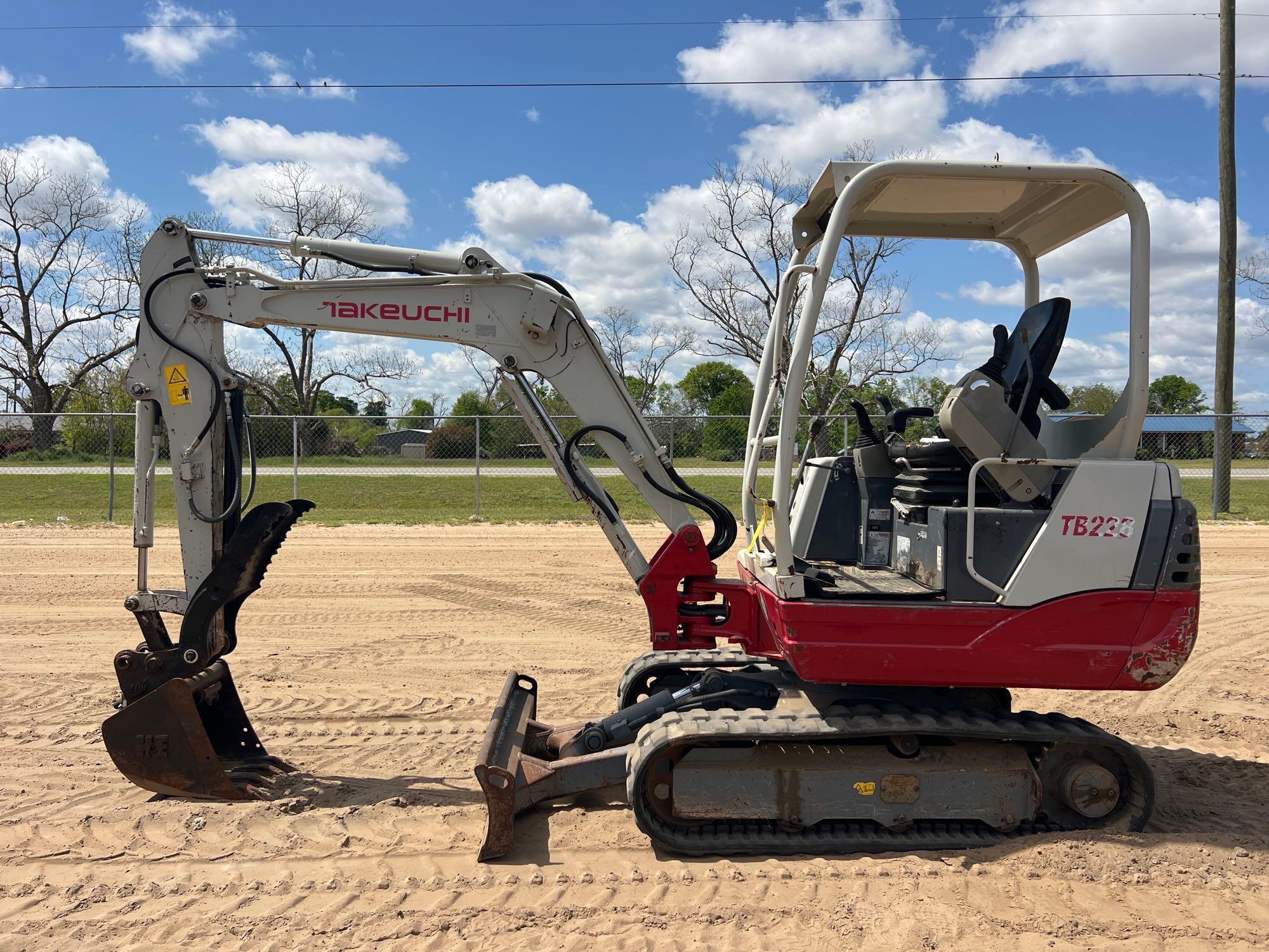 2014 TAKEUCHI TB228 EXCAVATOR