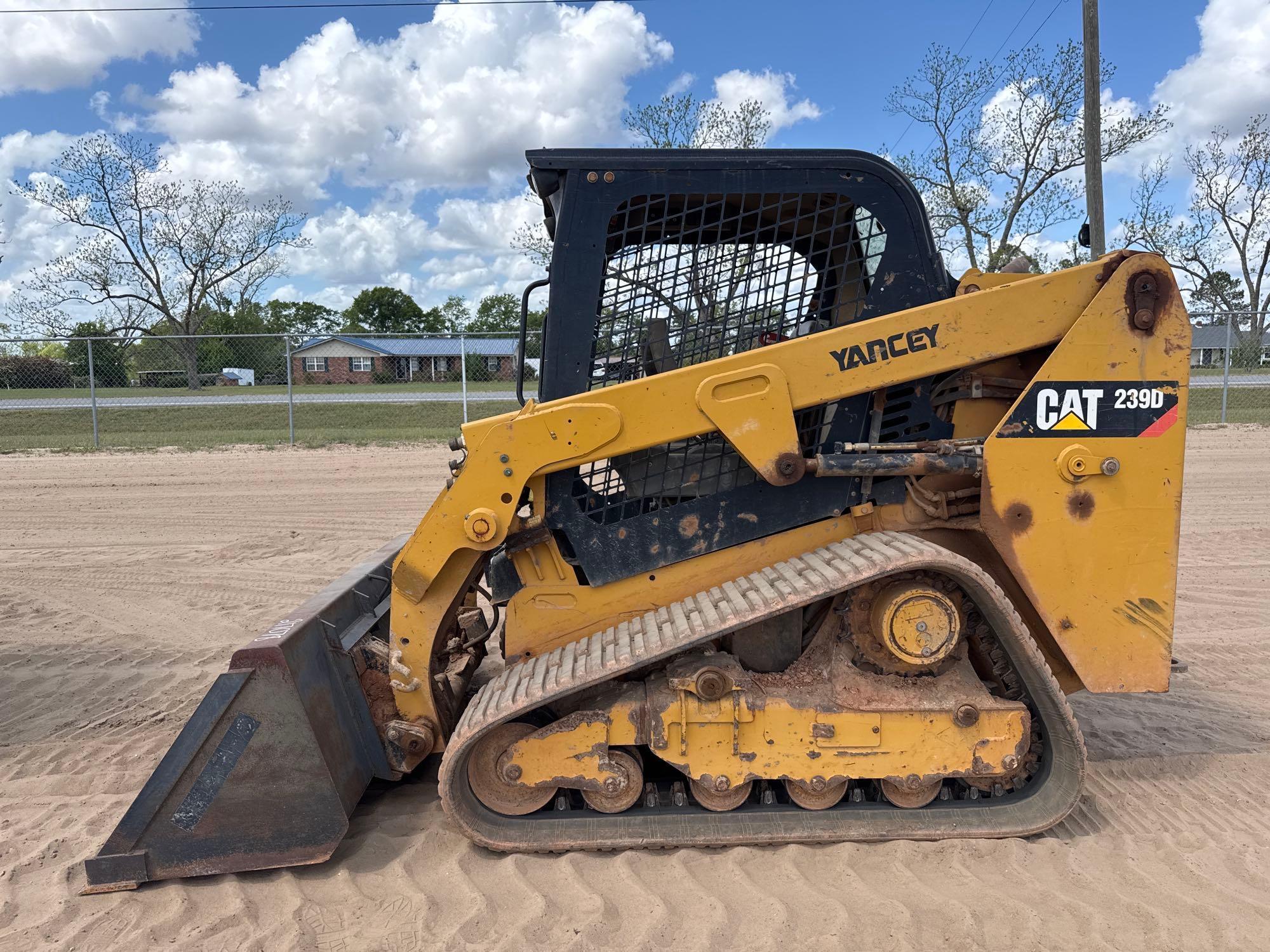 2019 CATERPILLAR 239D SKID STEER