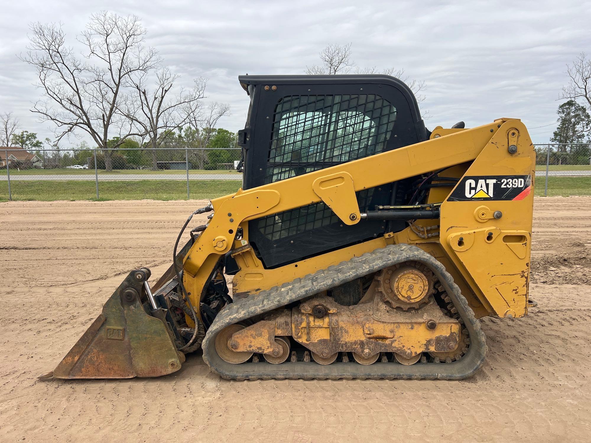 2019 CATERPILLAR 239D SKID STEER