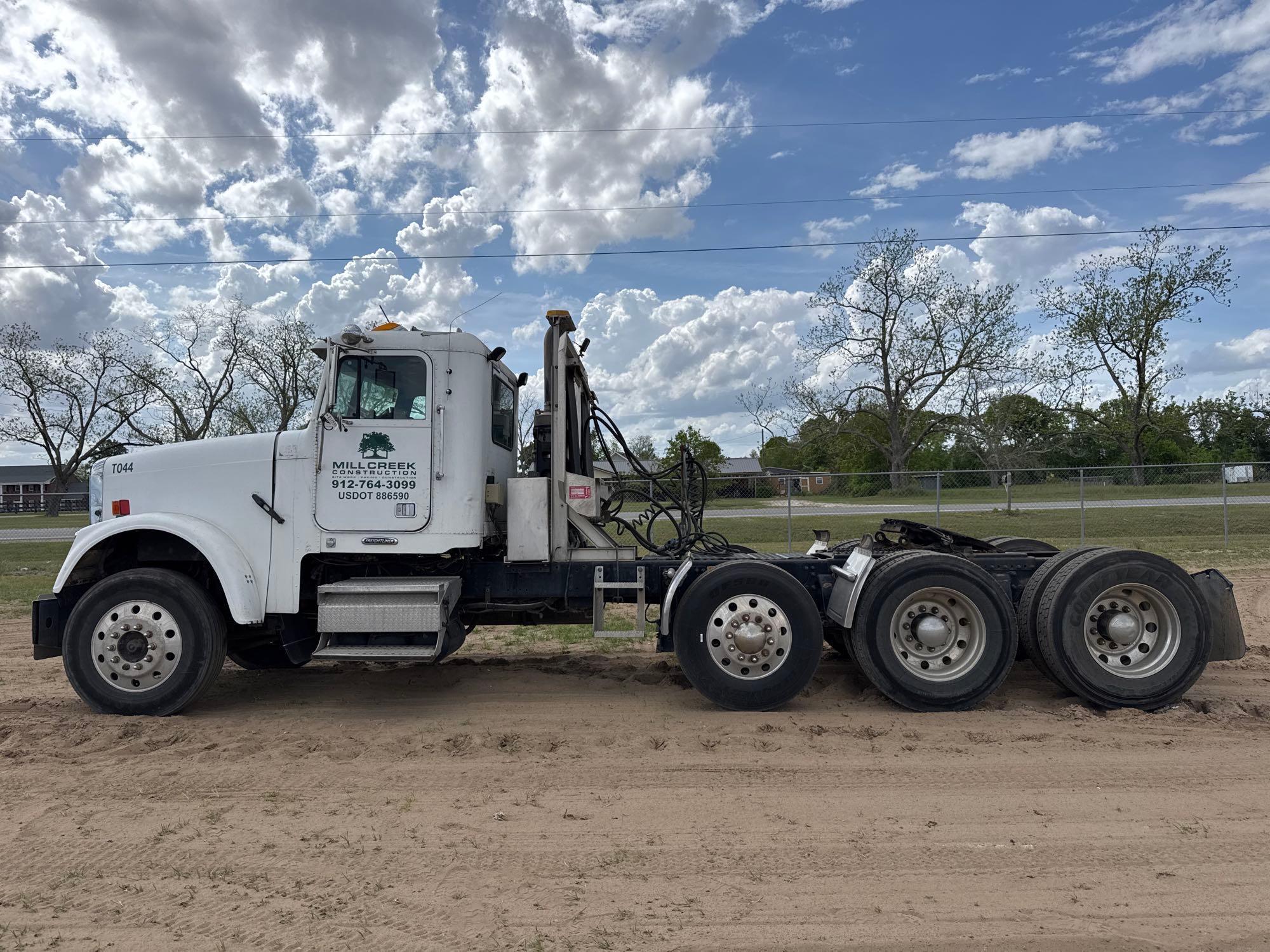 2008 FREIGHTLINER FLD120 DAY CAB ROAD TRACTOR