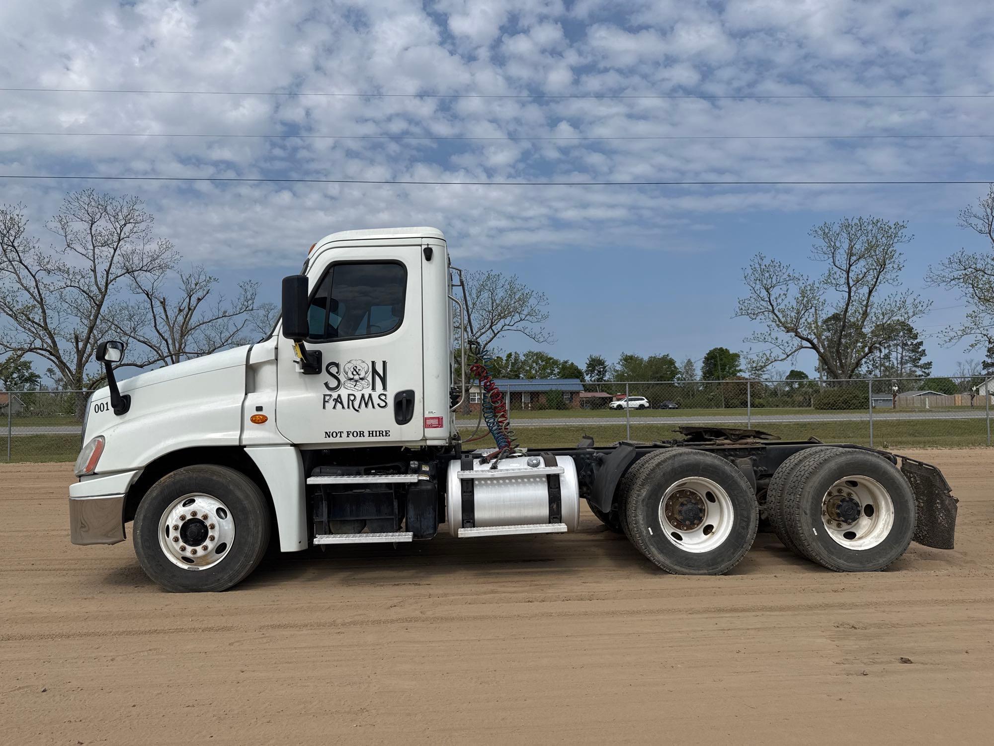 2016 FREIGHTLINER CASCADIA 125 DAYCAB ROAD TRACTOR