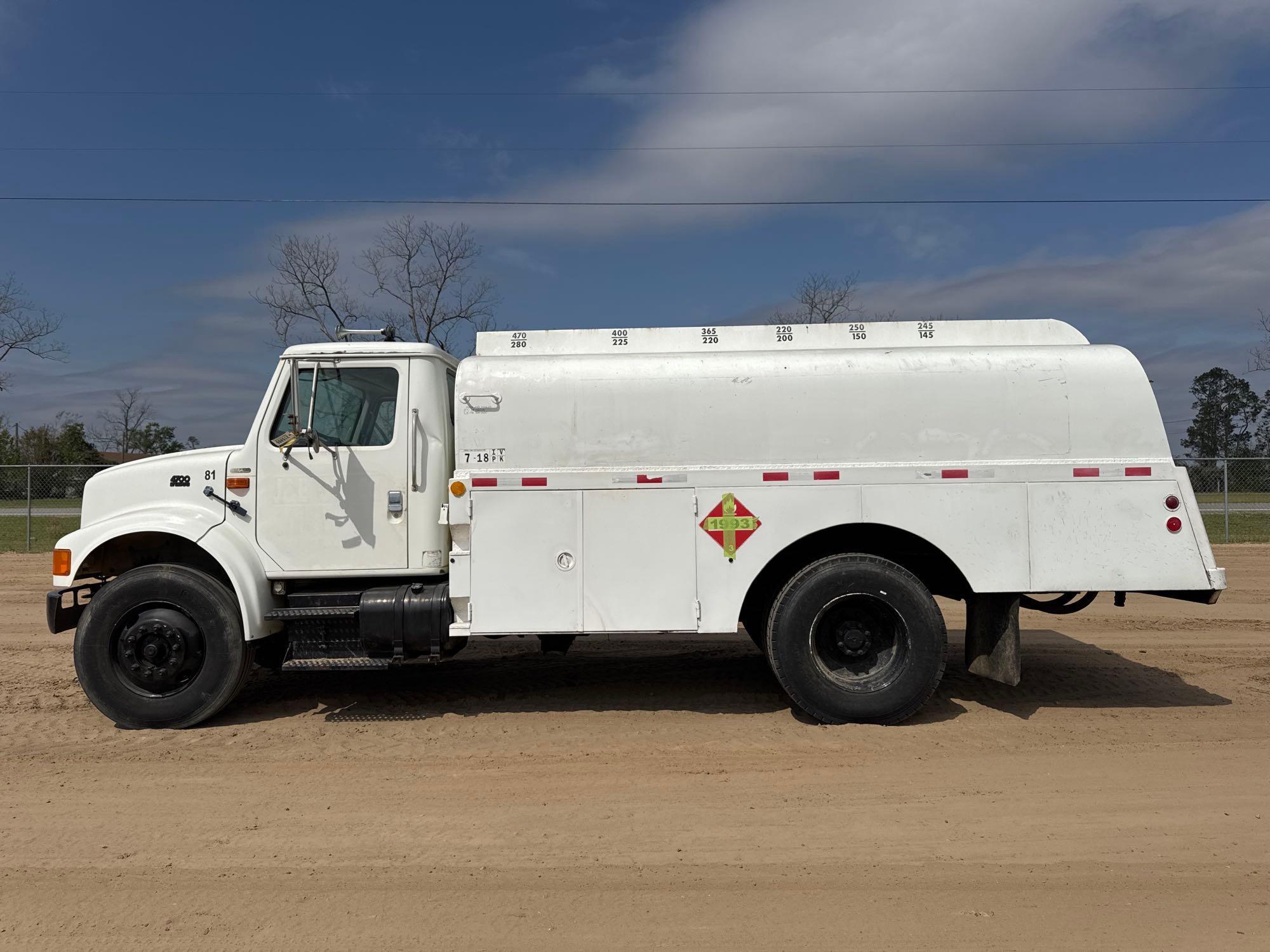 1995 NAVISTAR INTERNATIONAL 4700 S/A FUEL TRUCK