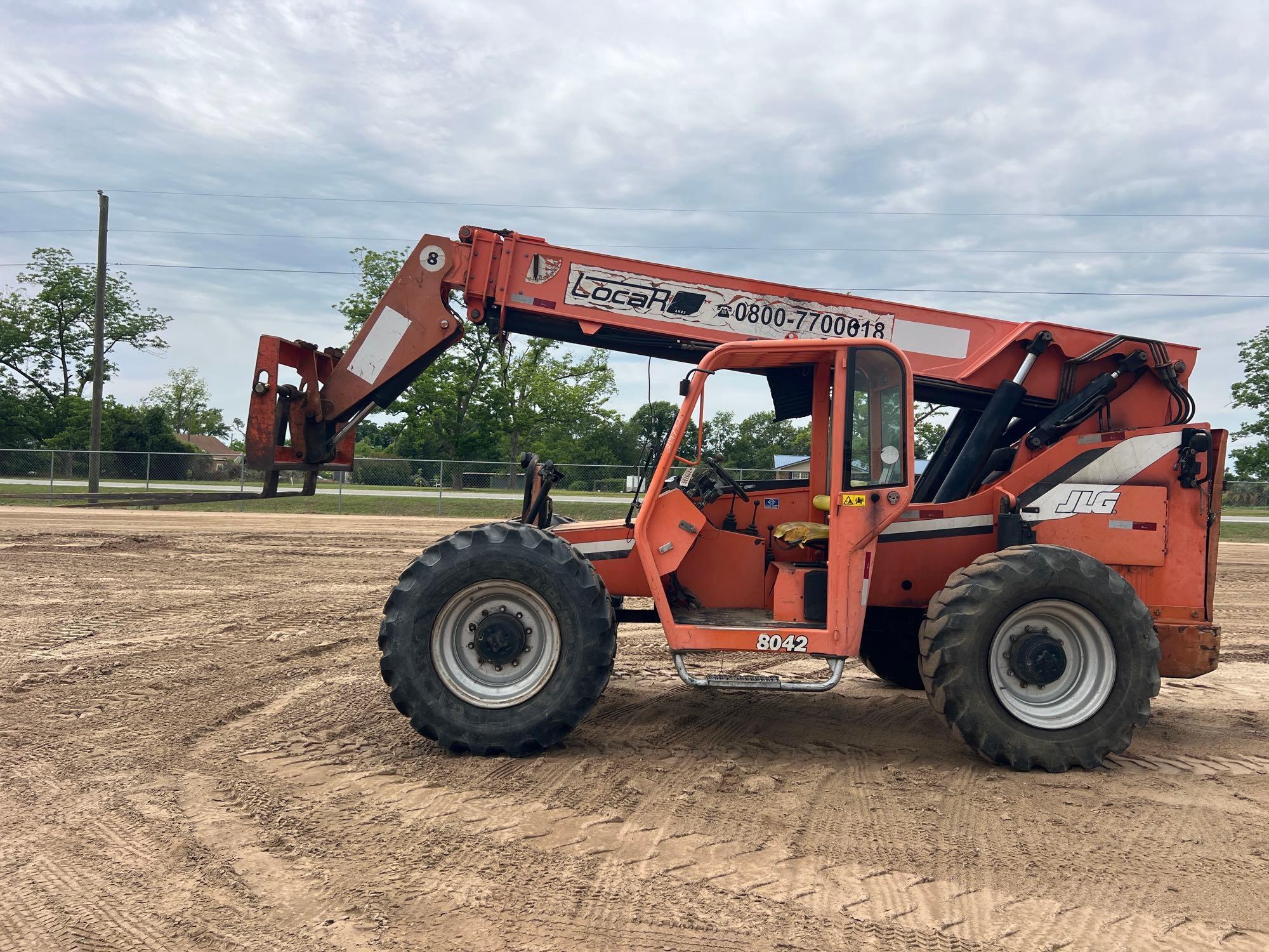 Photo of a  JLG 8042