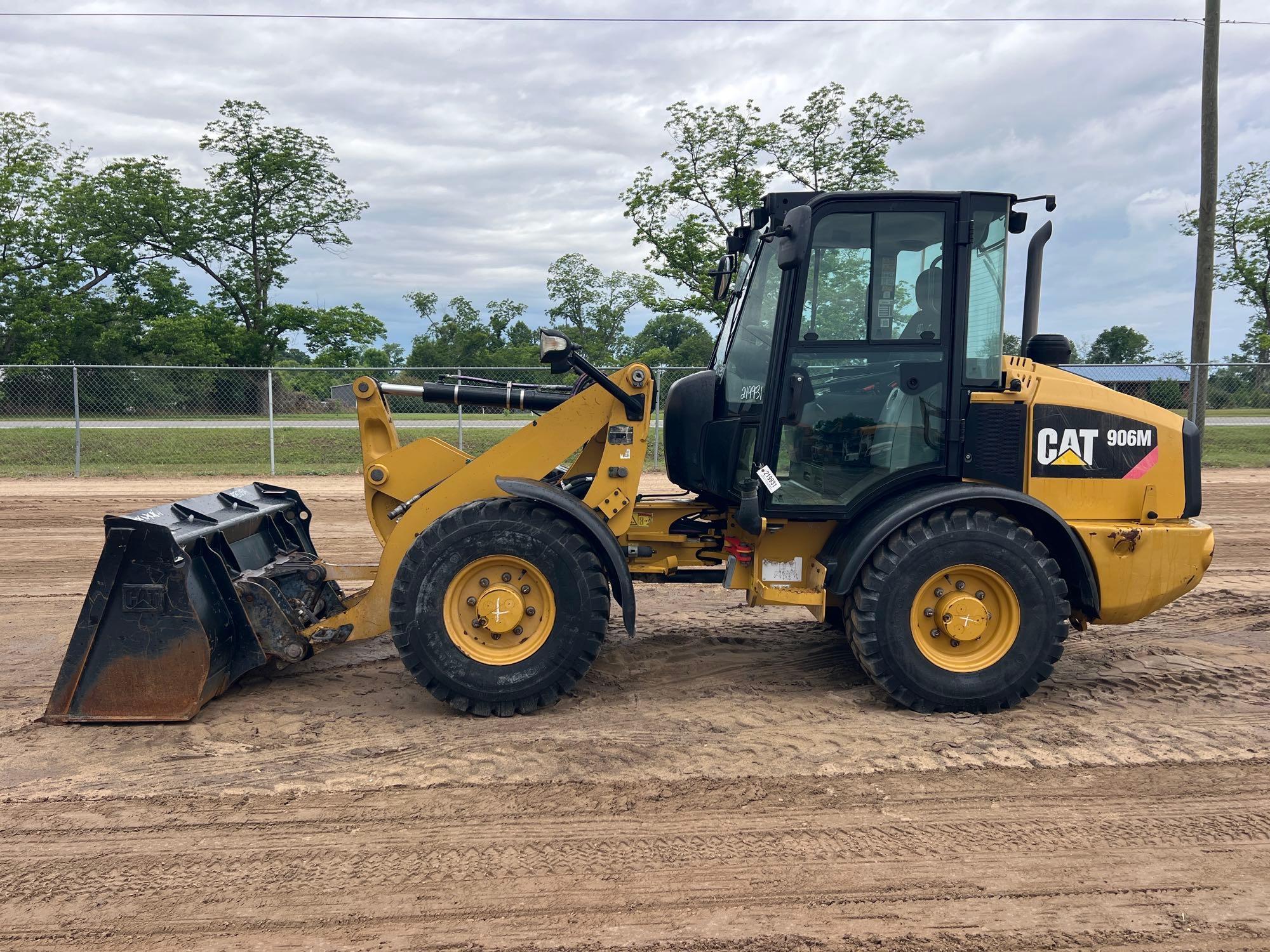 Photo of a  Caterpillar 906