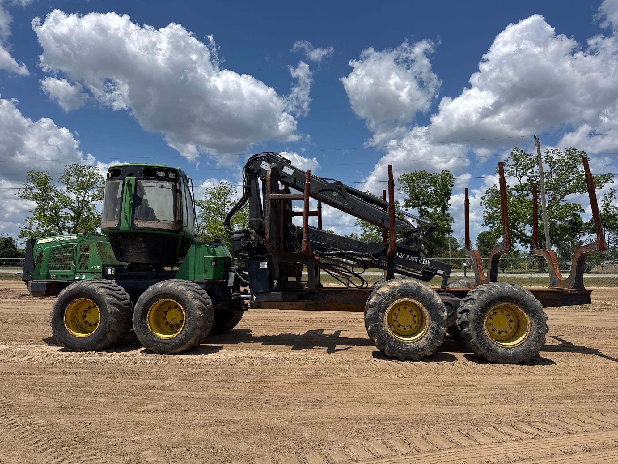 Photo of a  John Deere 1110E