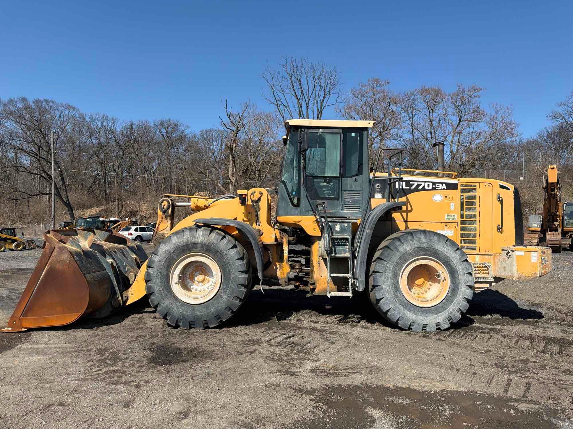 Photo of a  Hyundai HL7709