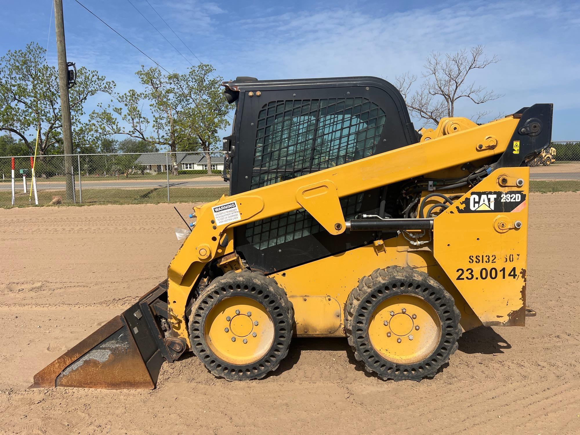 2015 CATERPILLAR 232D SKID STEER