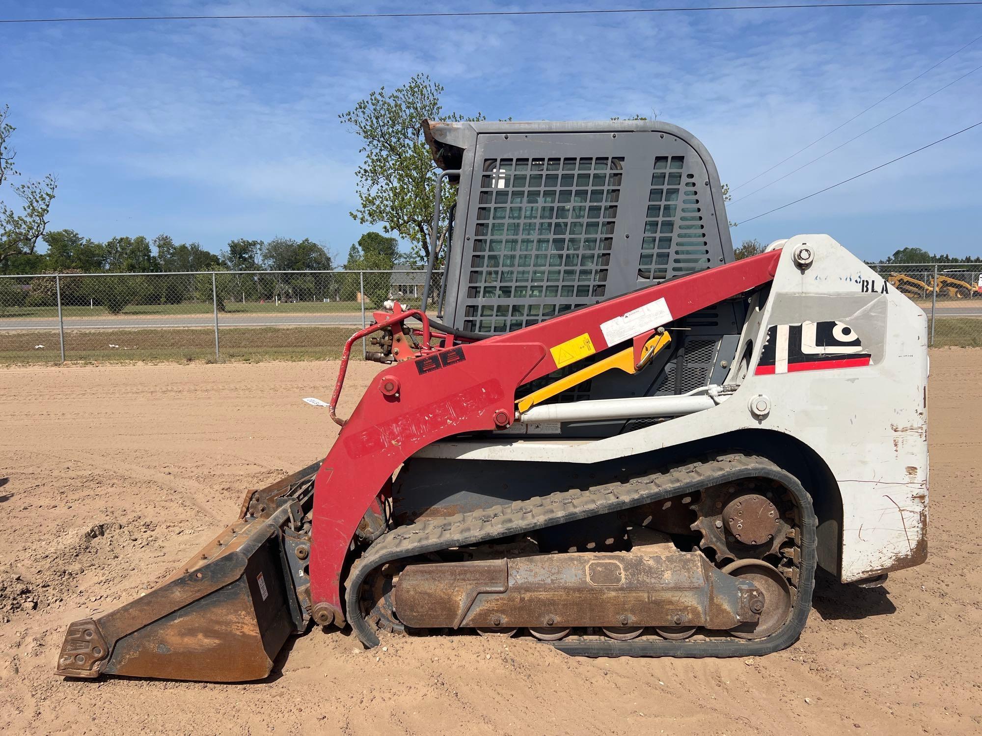 2017 TAKEUCHI TL8 SKID STEER