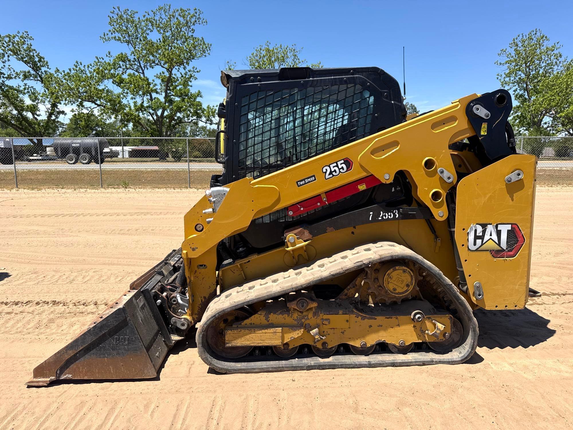 Photo of a  Caterpillar 255