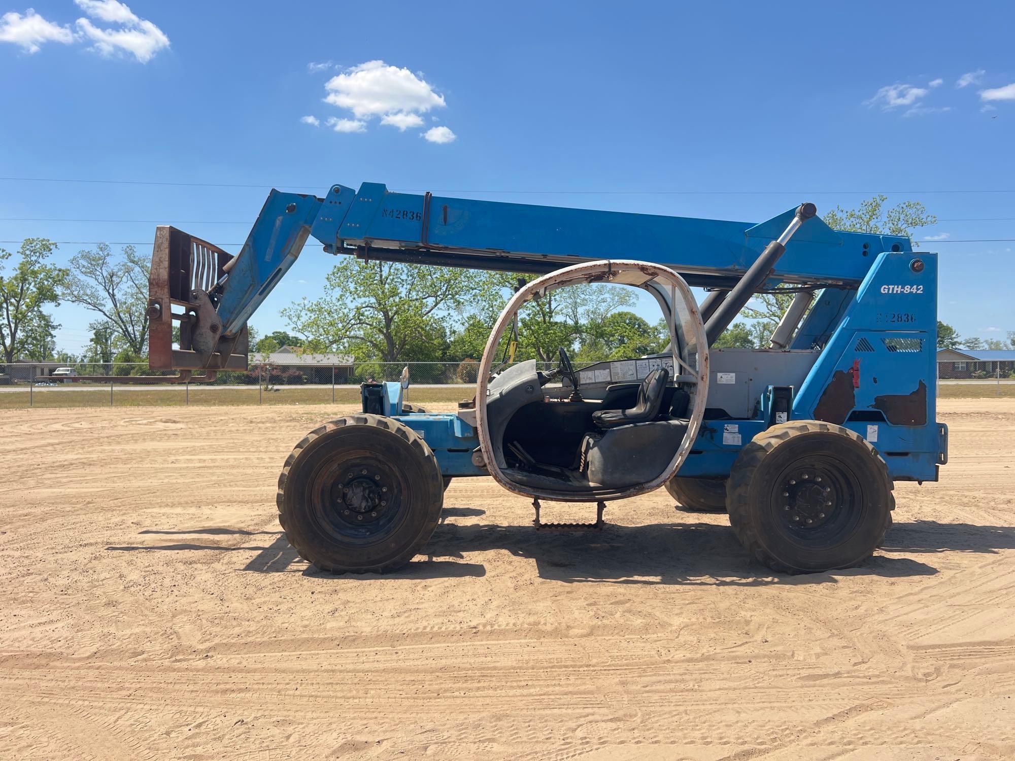 GENIE GTH-842 TELESCOPIC FORKLIFT