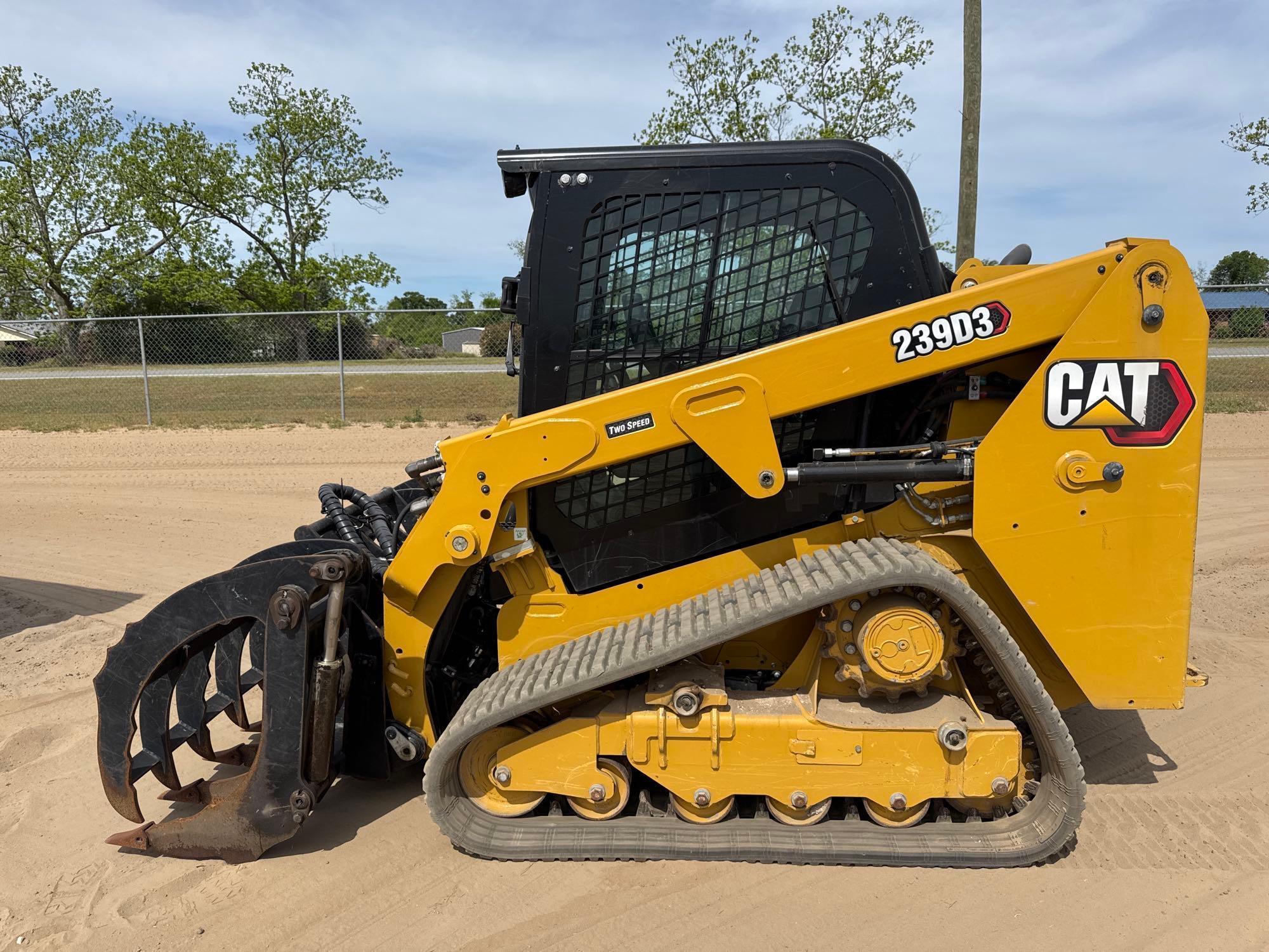 Photo of a  Caterpillar 239D