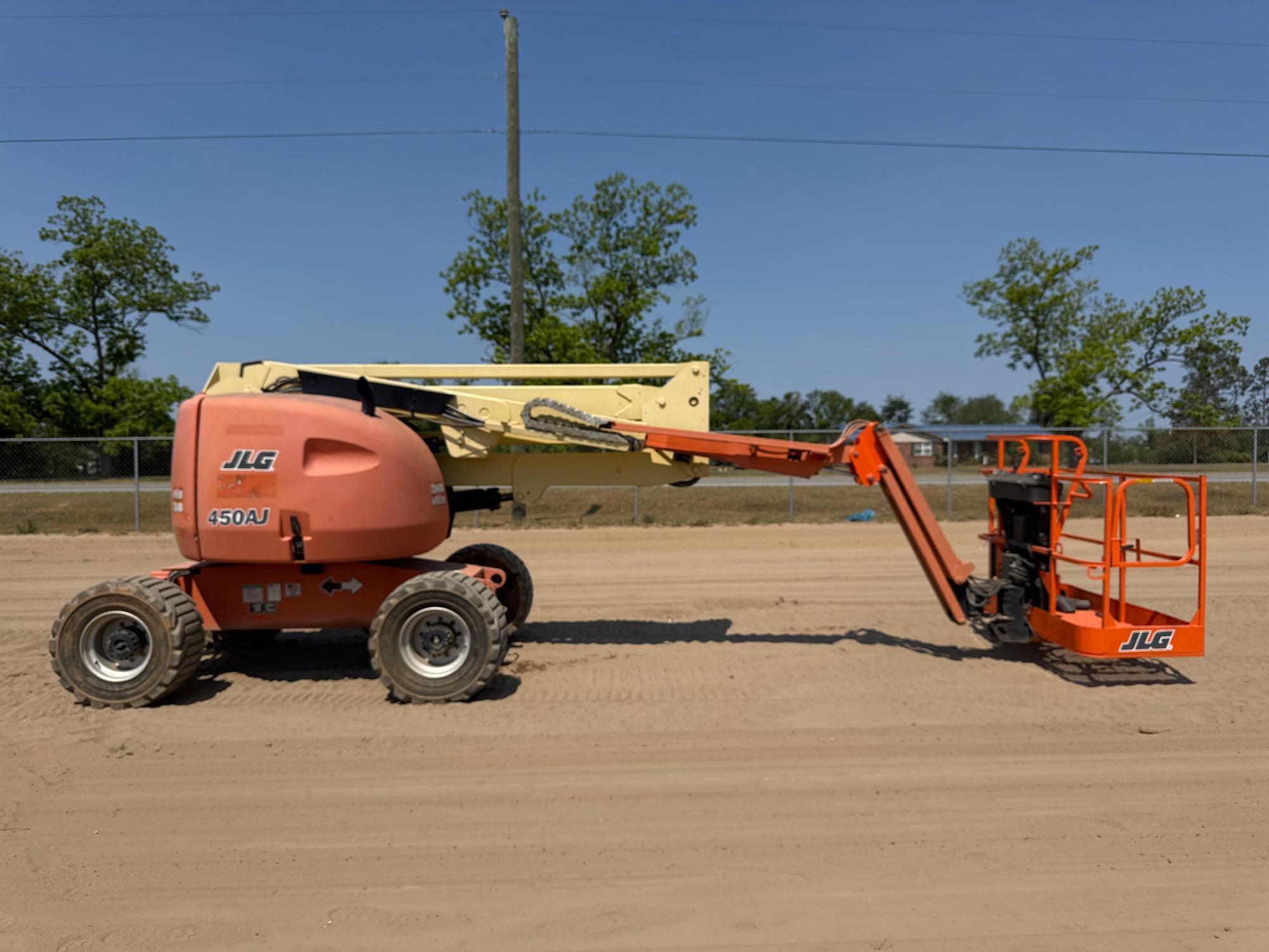 Photo of a  JLG 450AJ
