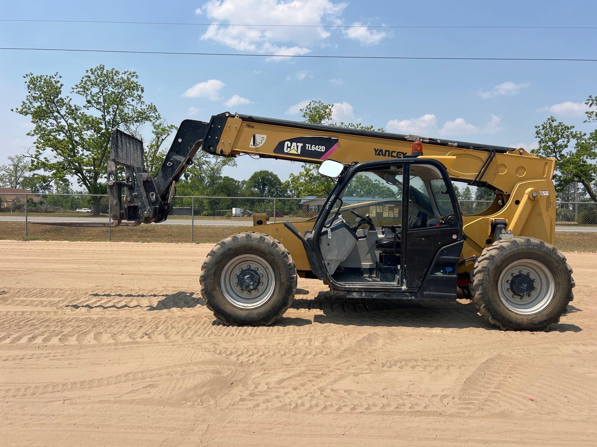 2017 CATERPILLAR TL642D TELESCOPIC FORKLIFT