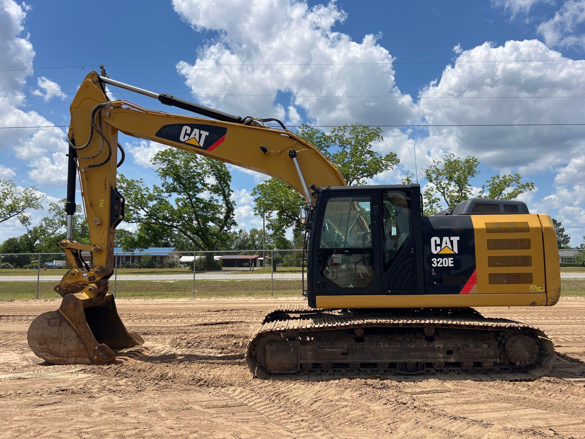 Photo of a  Caterpillar 320