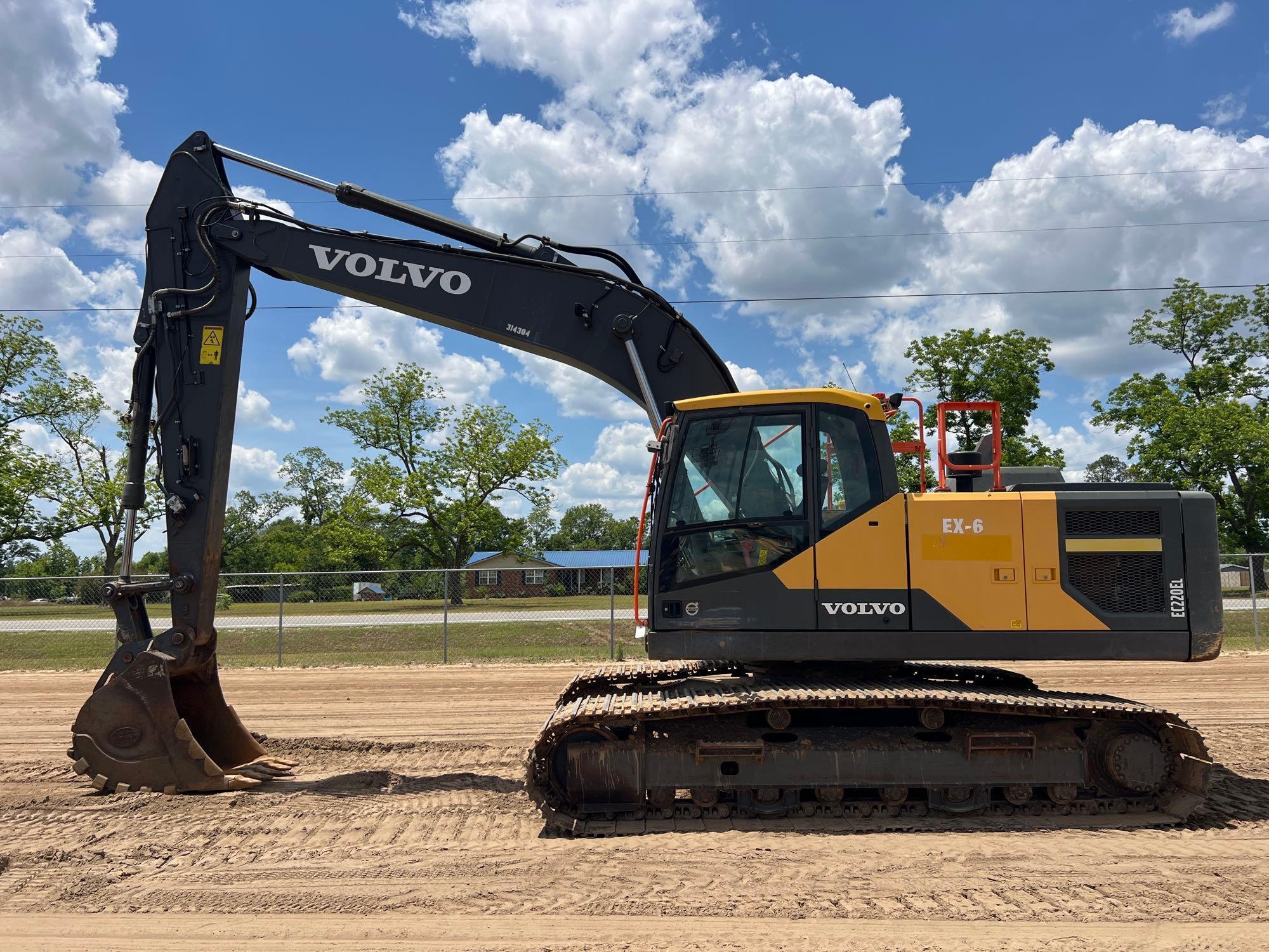 Photo of a  Volvo EC2200
