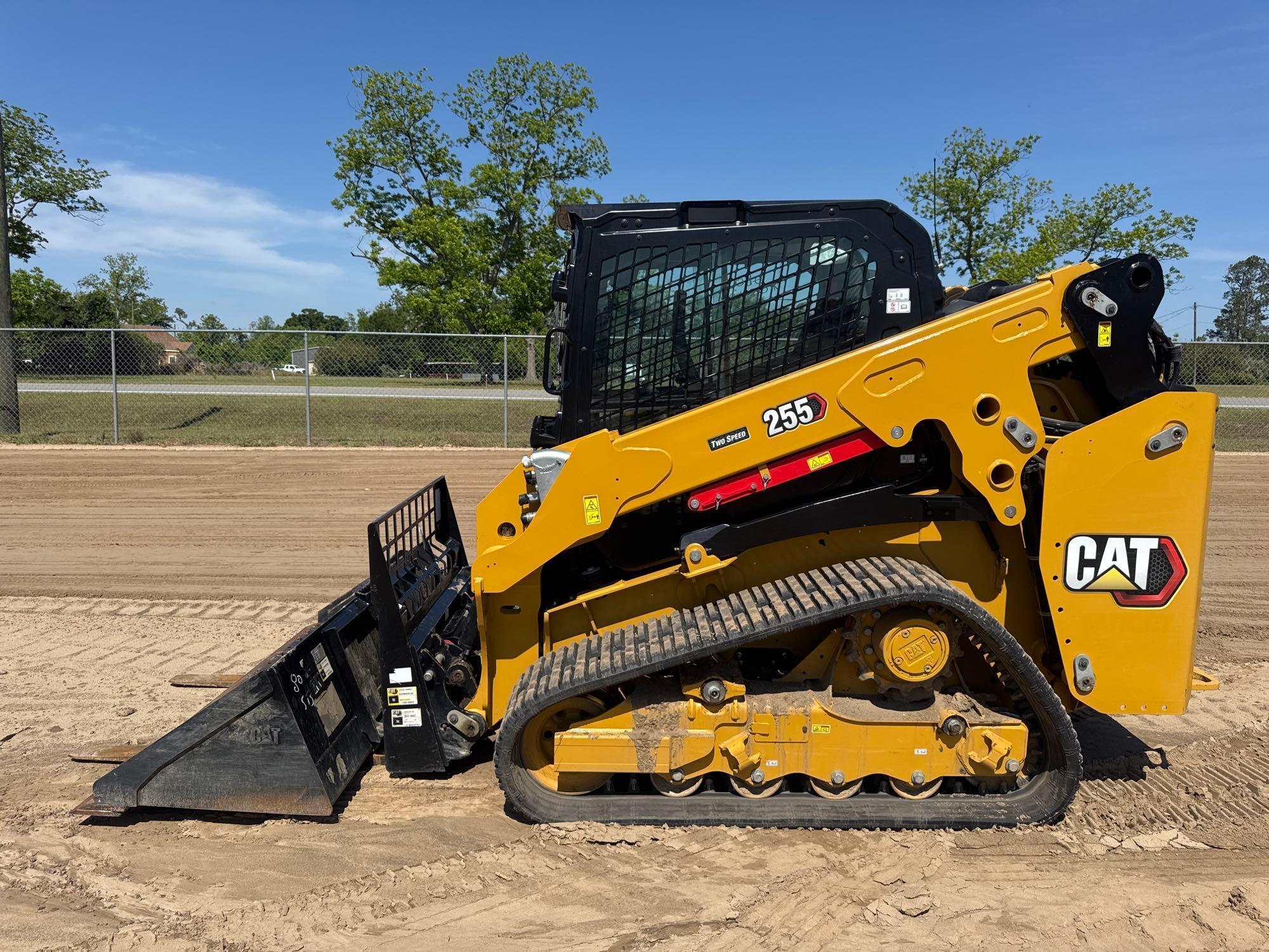 Photo of a  Caterpillar 255